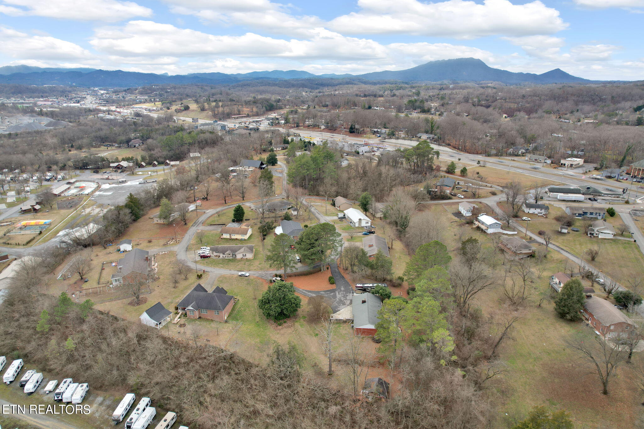 209 N Riverview Circle