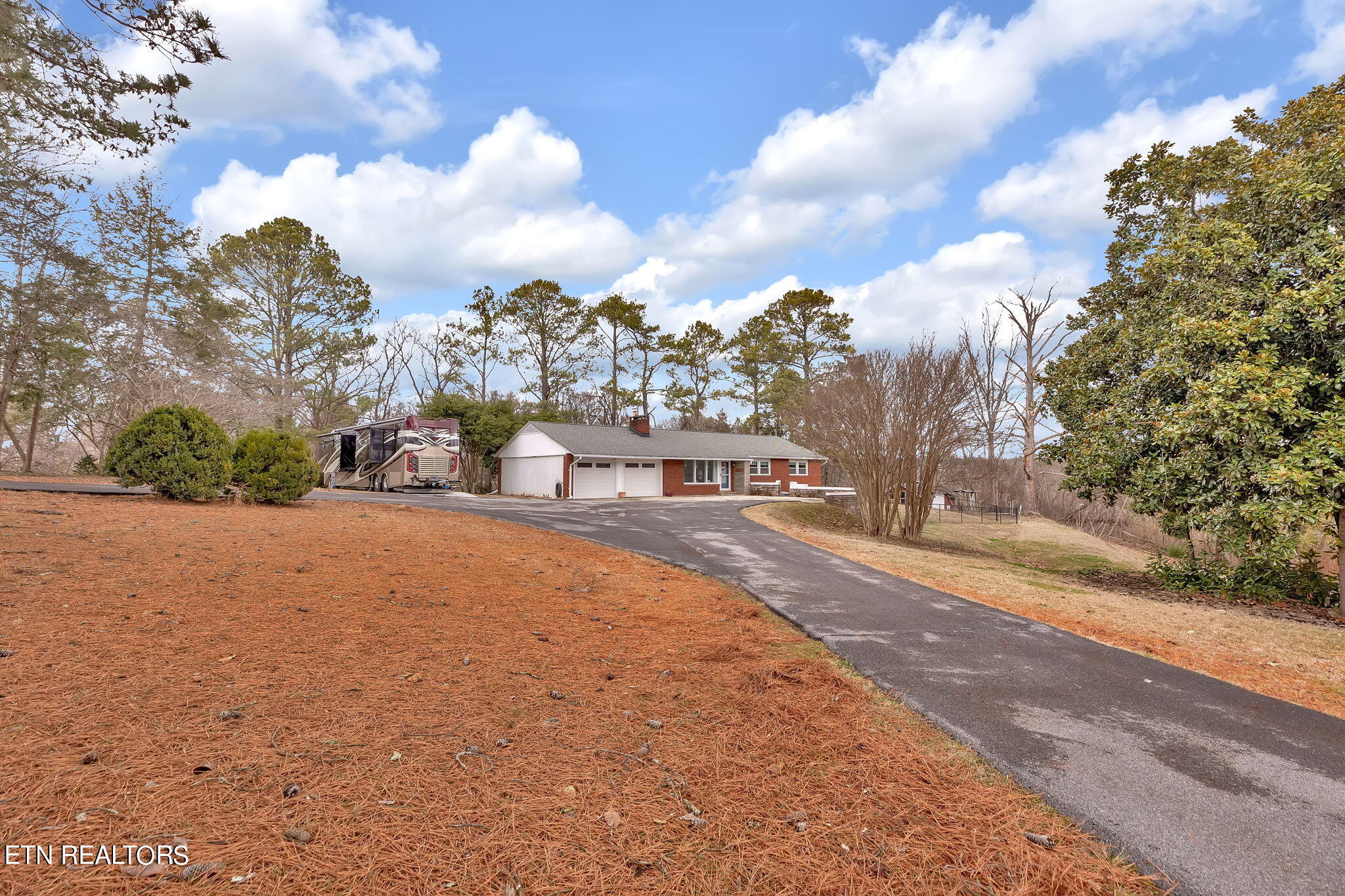 209 N Riverview Circle