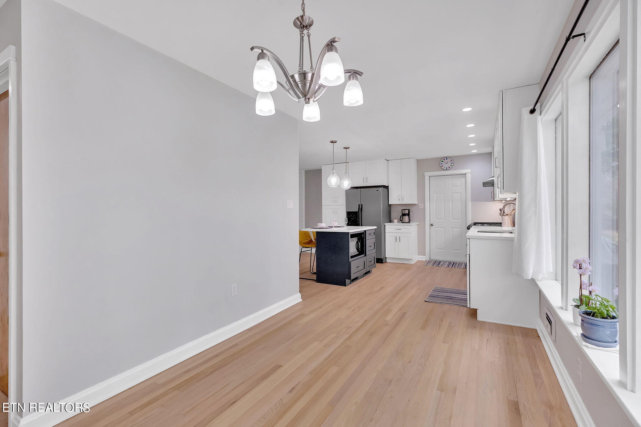 209 N Riverview Circle