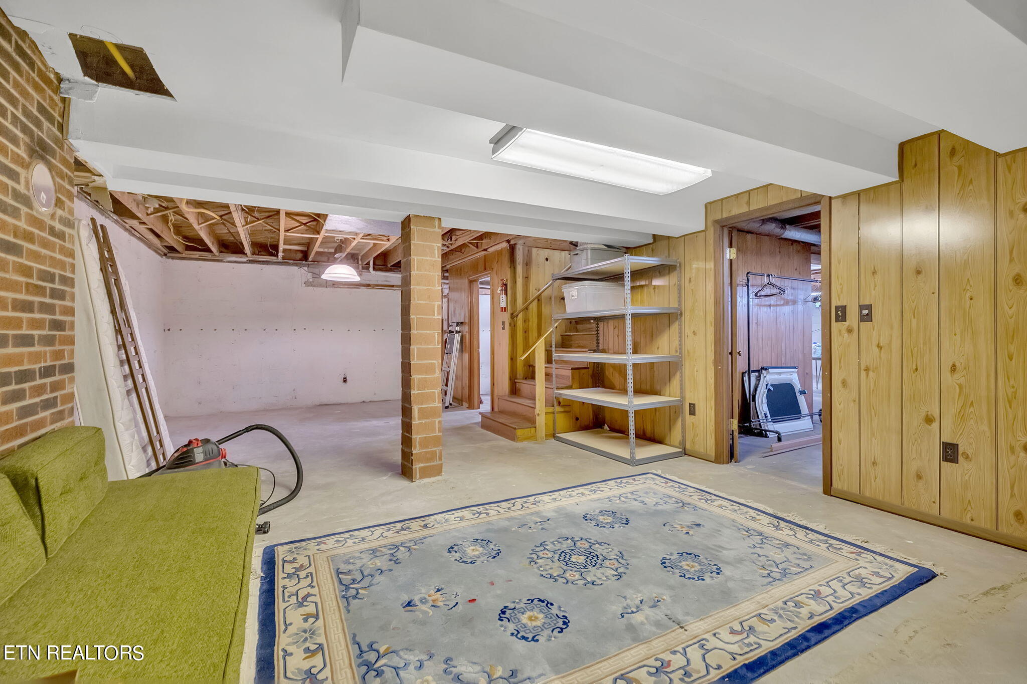 209 N Riverview Circle