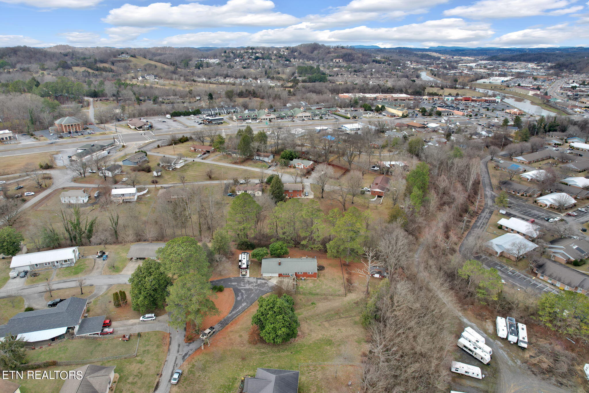 209 N Riverview Circle