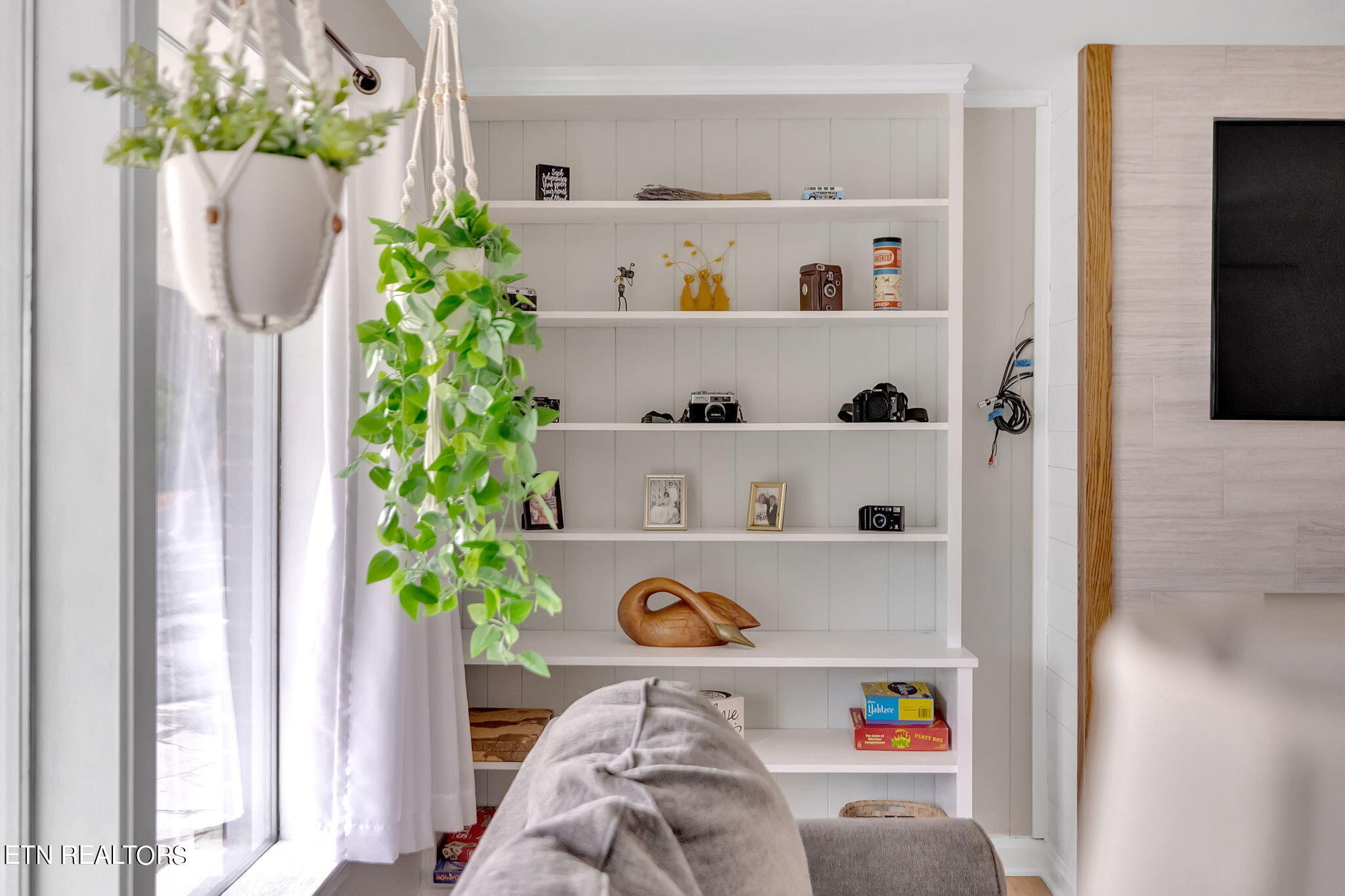 209 N Riverview Circle