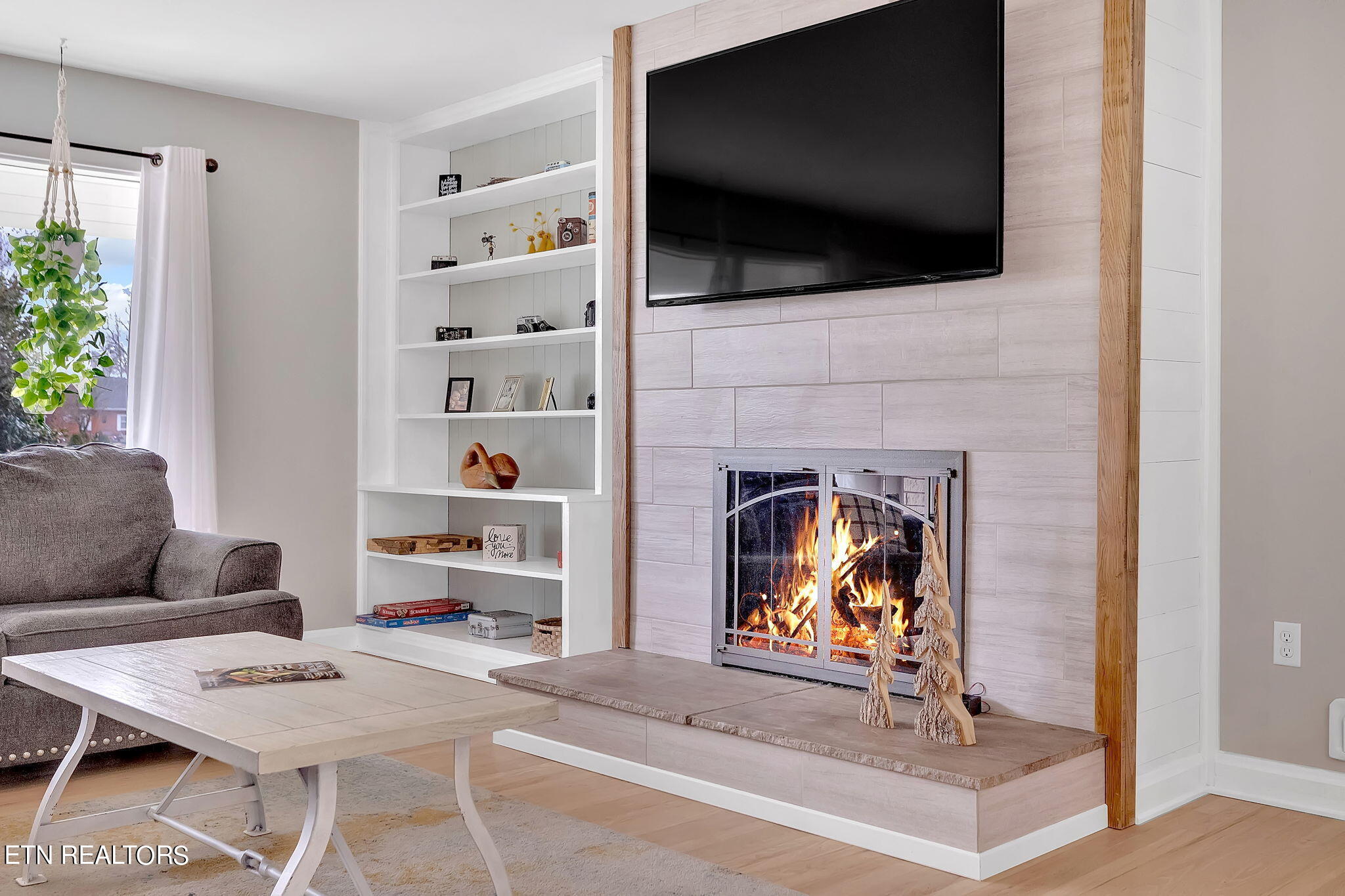 209 N Riverview Circle