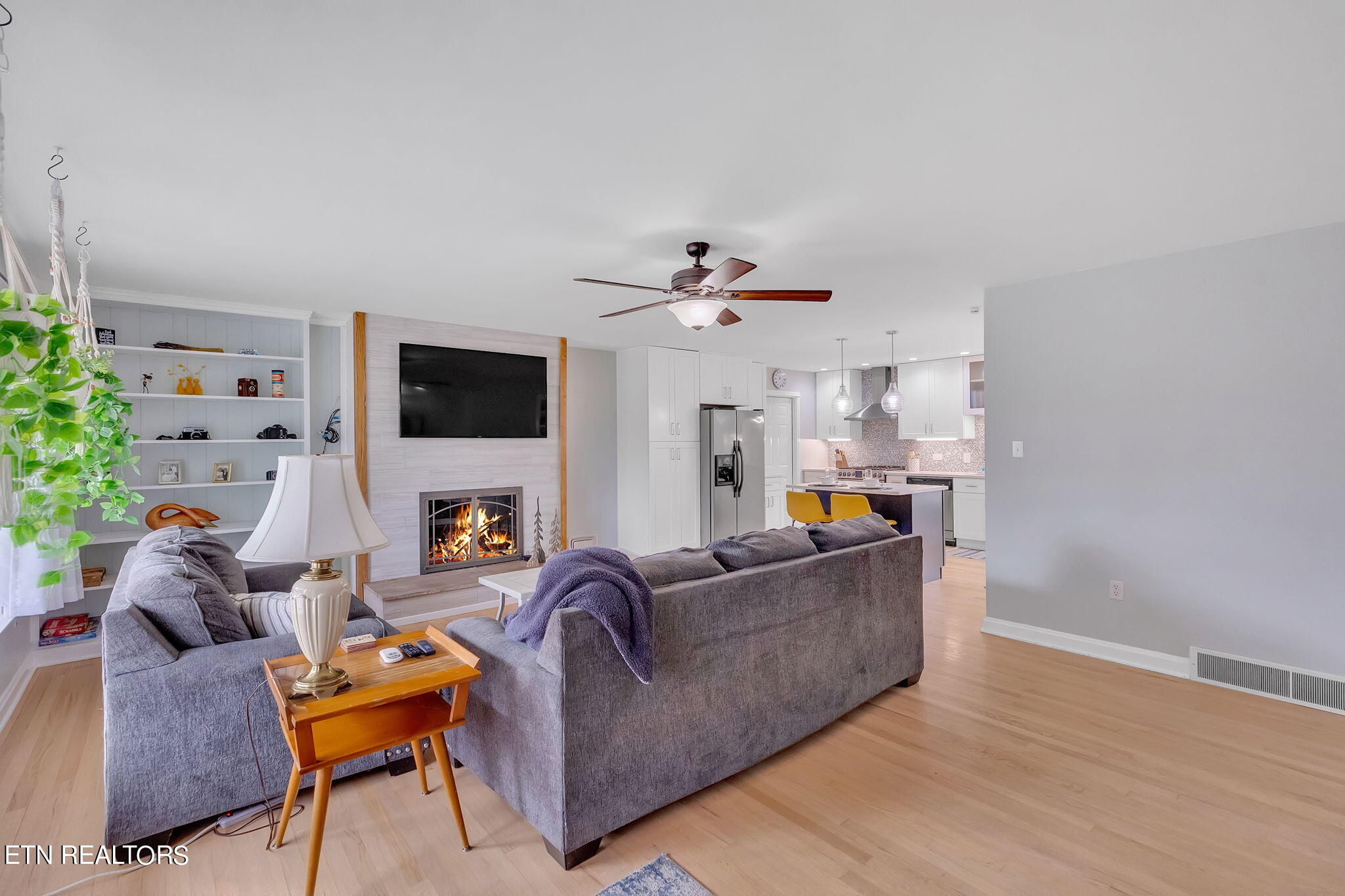 209 N Riverview Circle