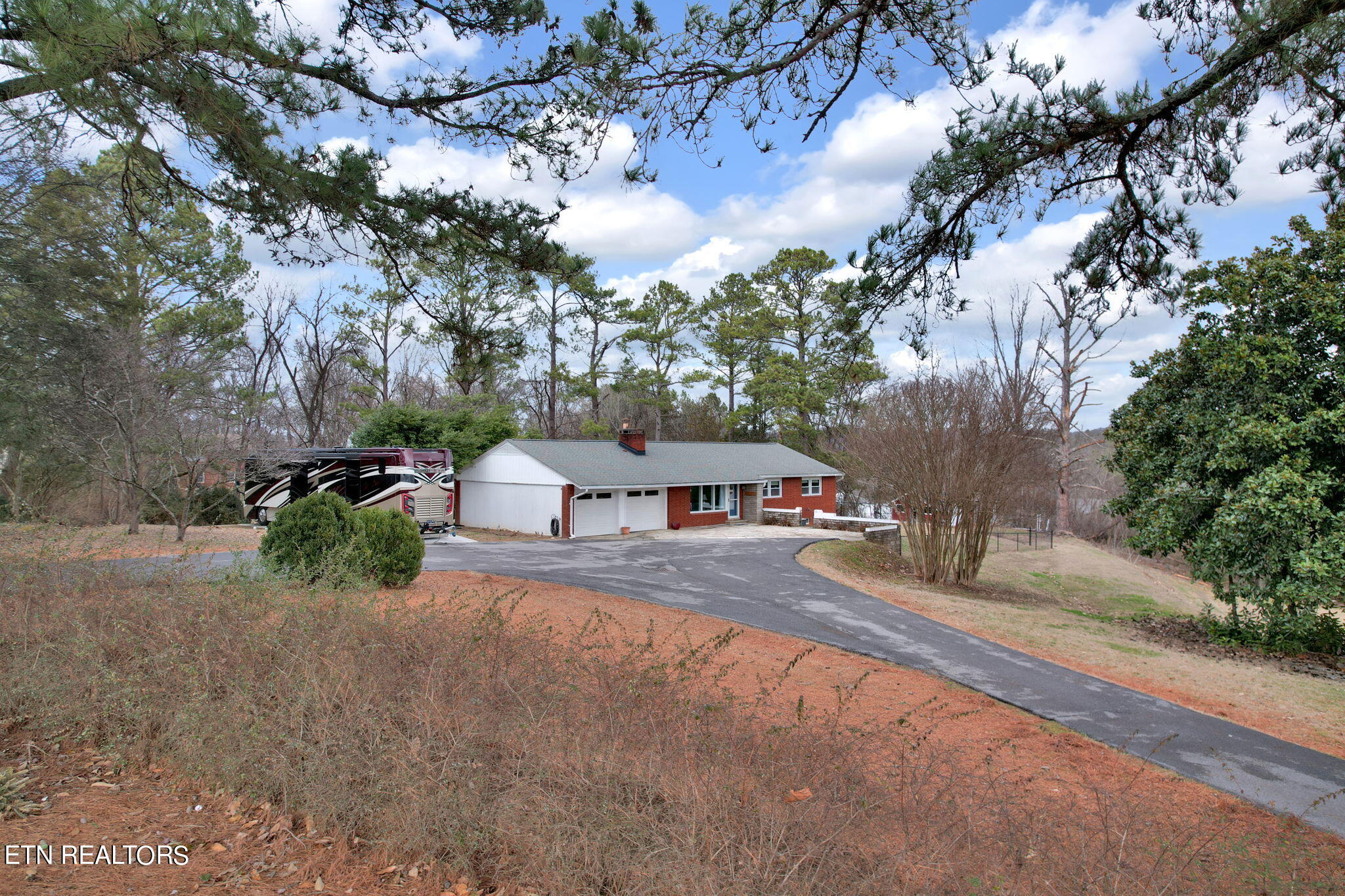 209 N Riverview Circle