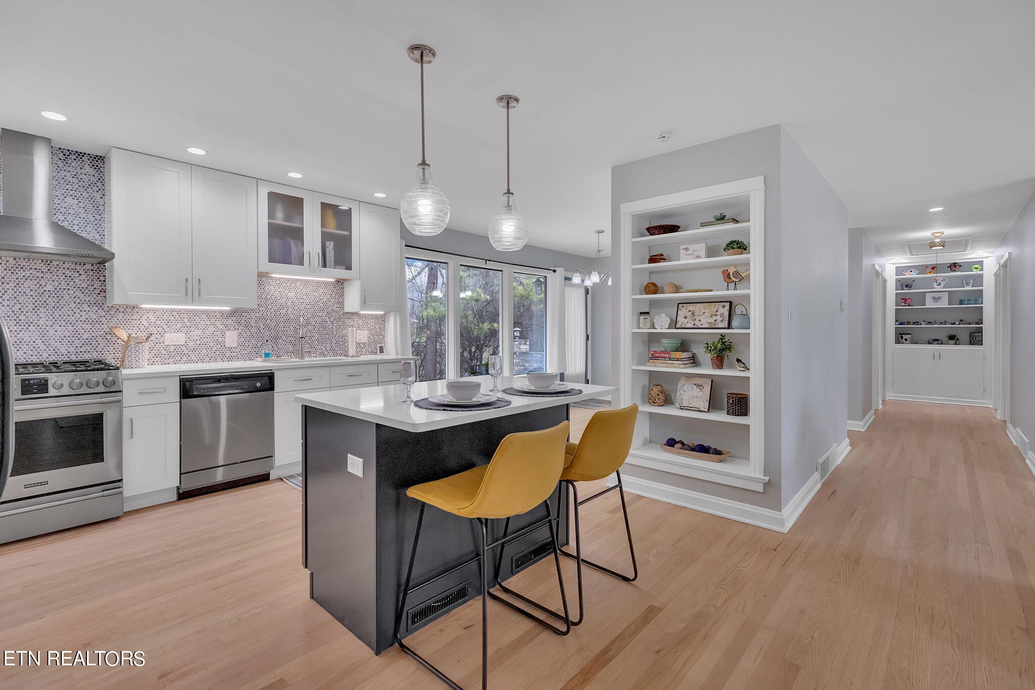 209 N Riverview Circle