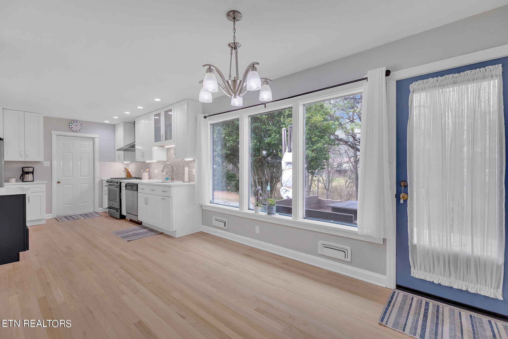 209 N Riverview Circle