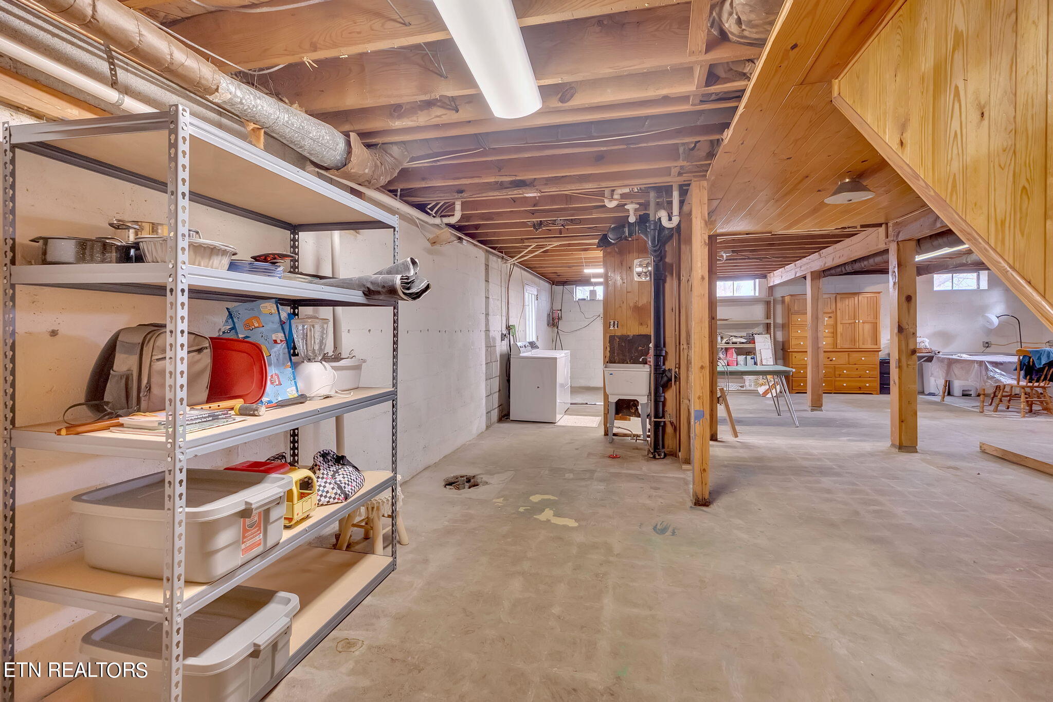 209 N Riverview Circle