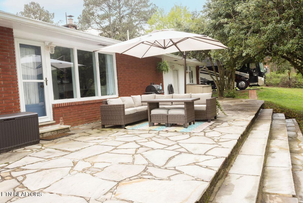 209 N Riverview Circle