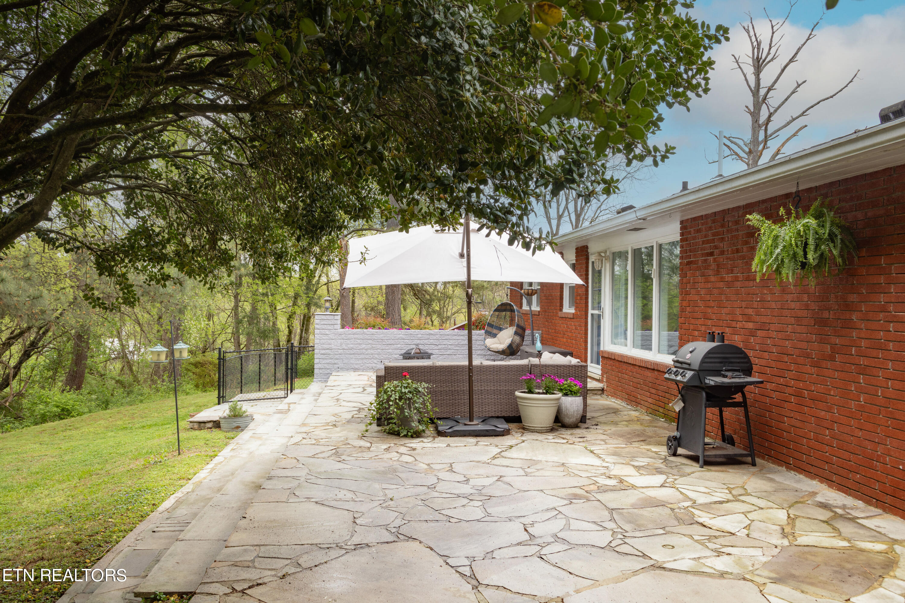 209 N Riverview Circle