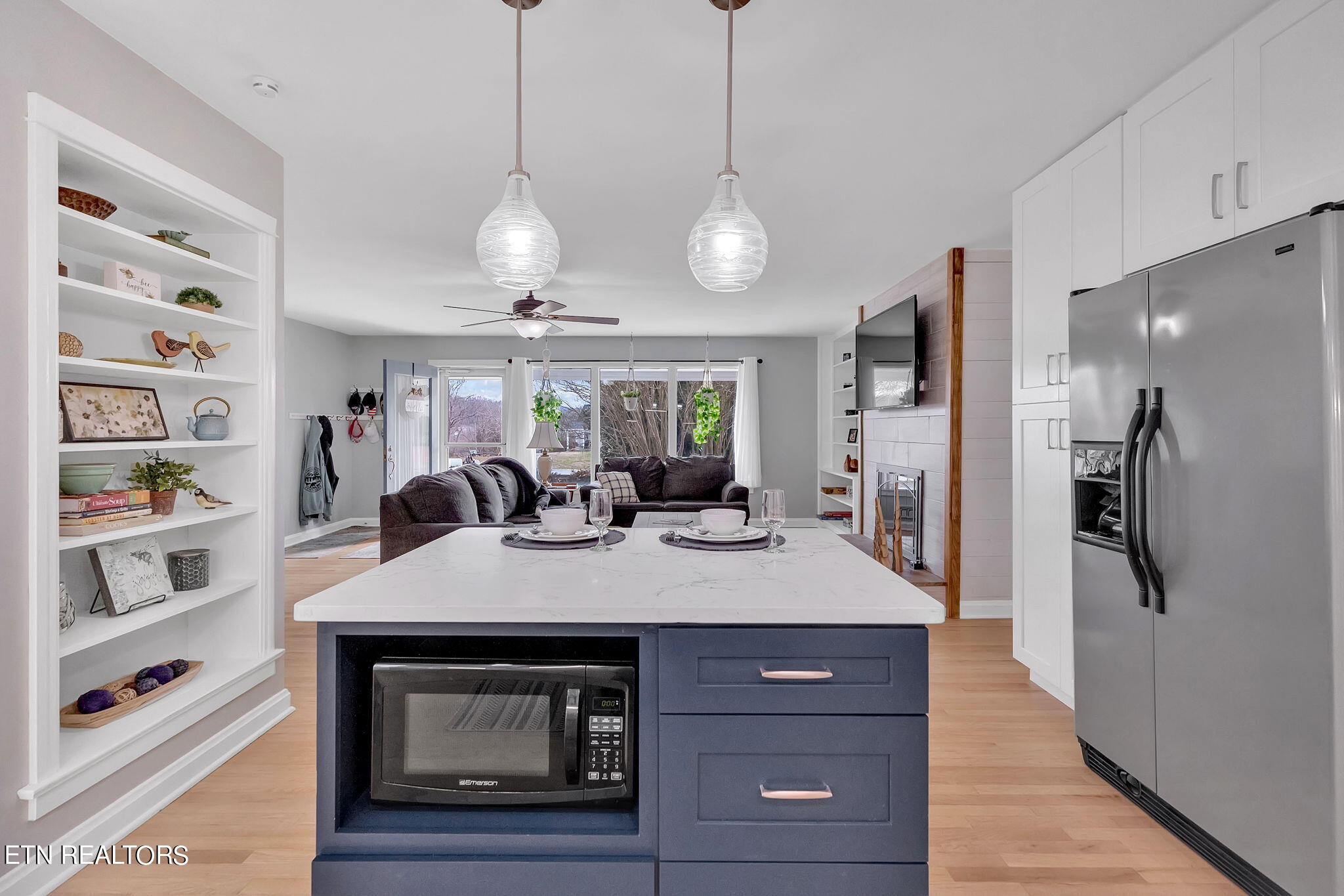 209 N Riverview Circle