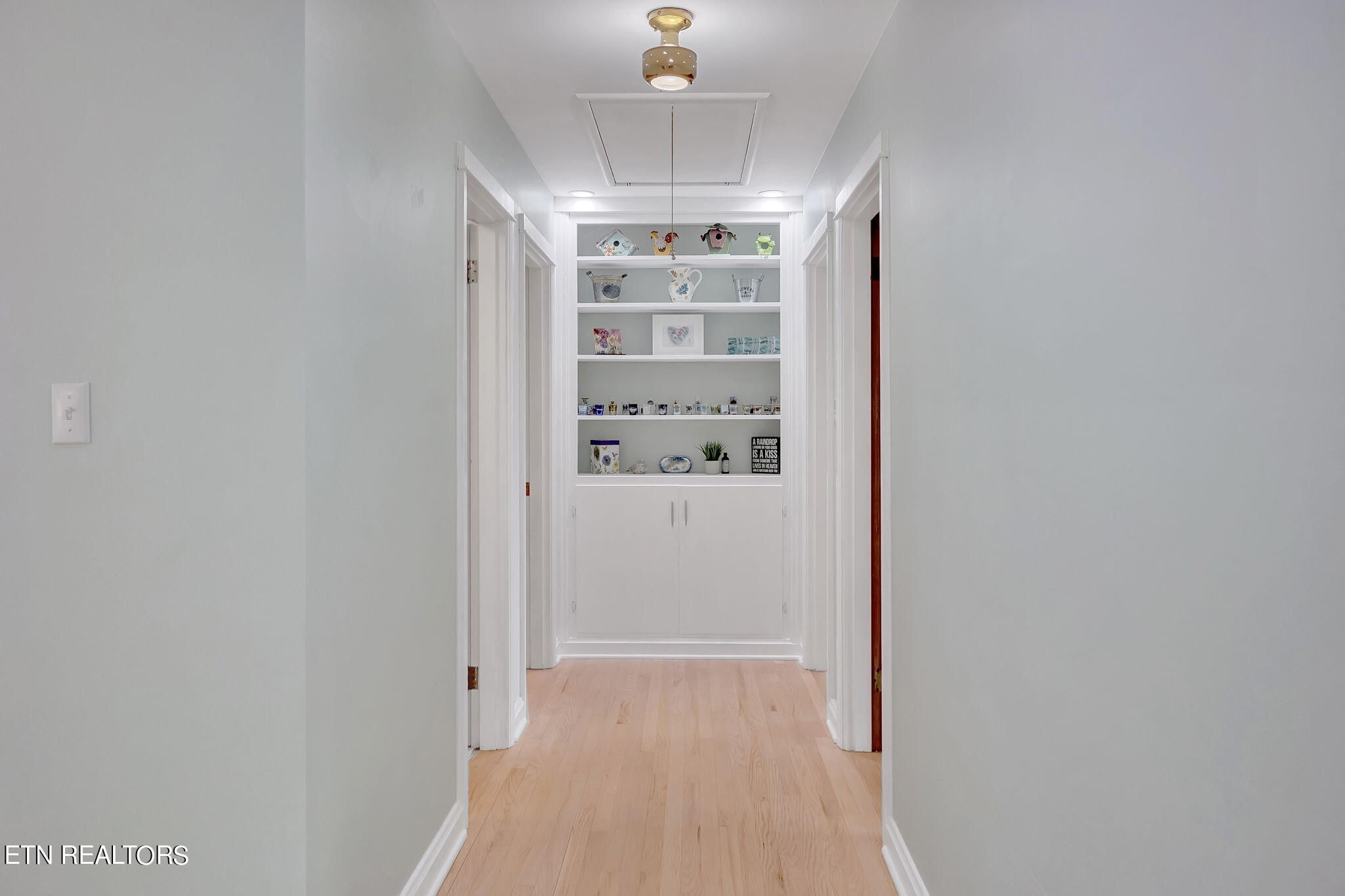 209 N Riverview Circle