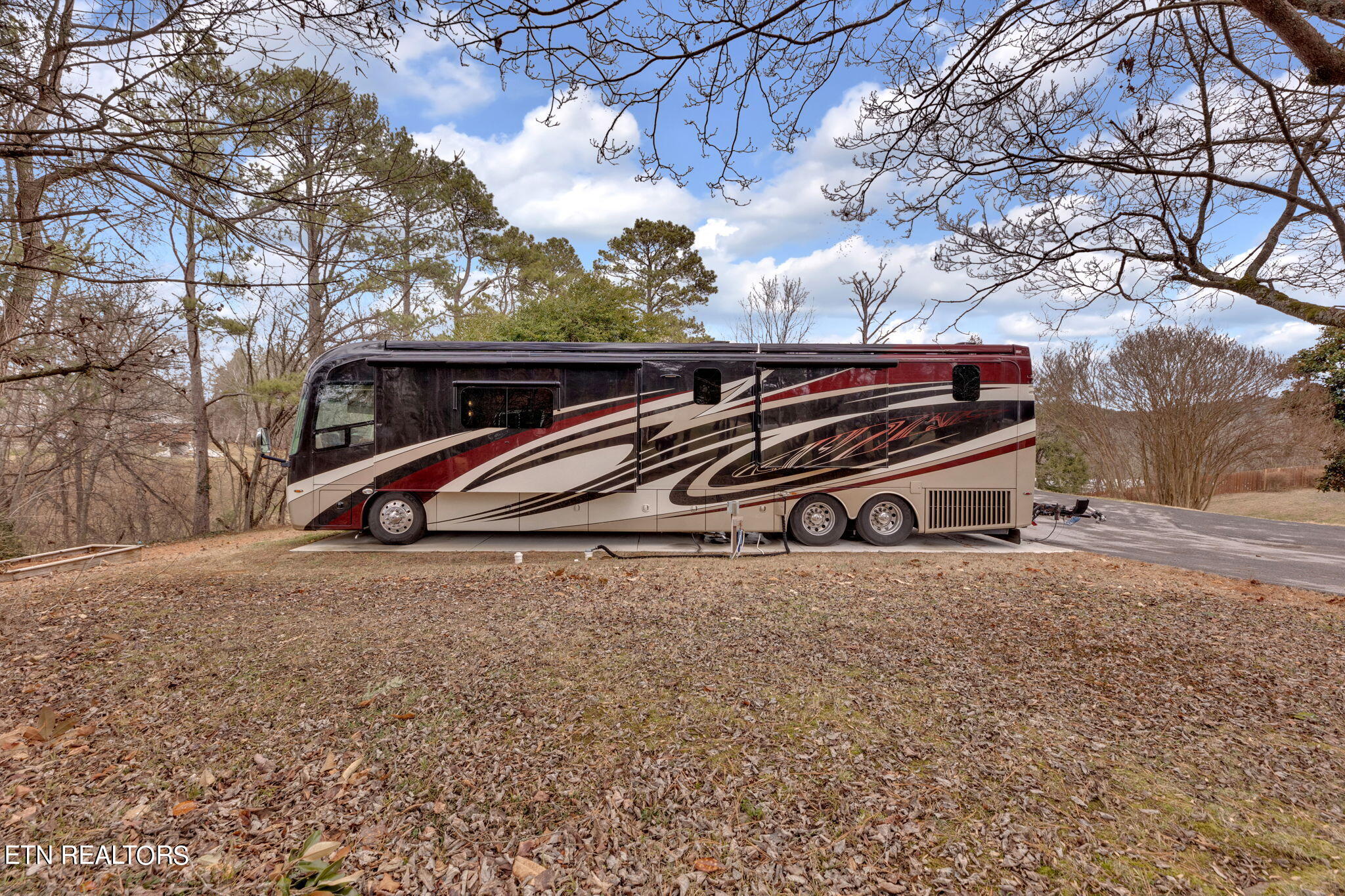 209 N Riverview Circle