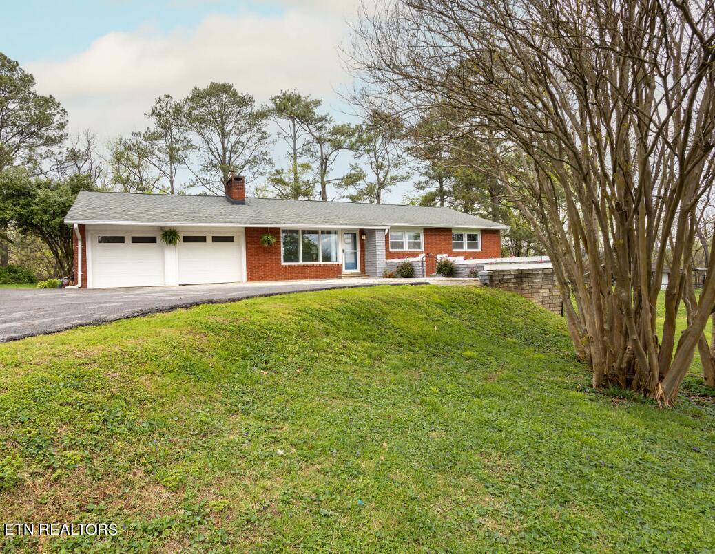 209 N Riverview Circle