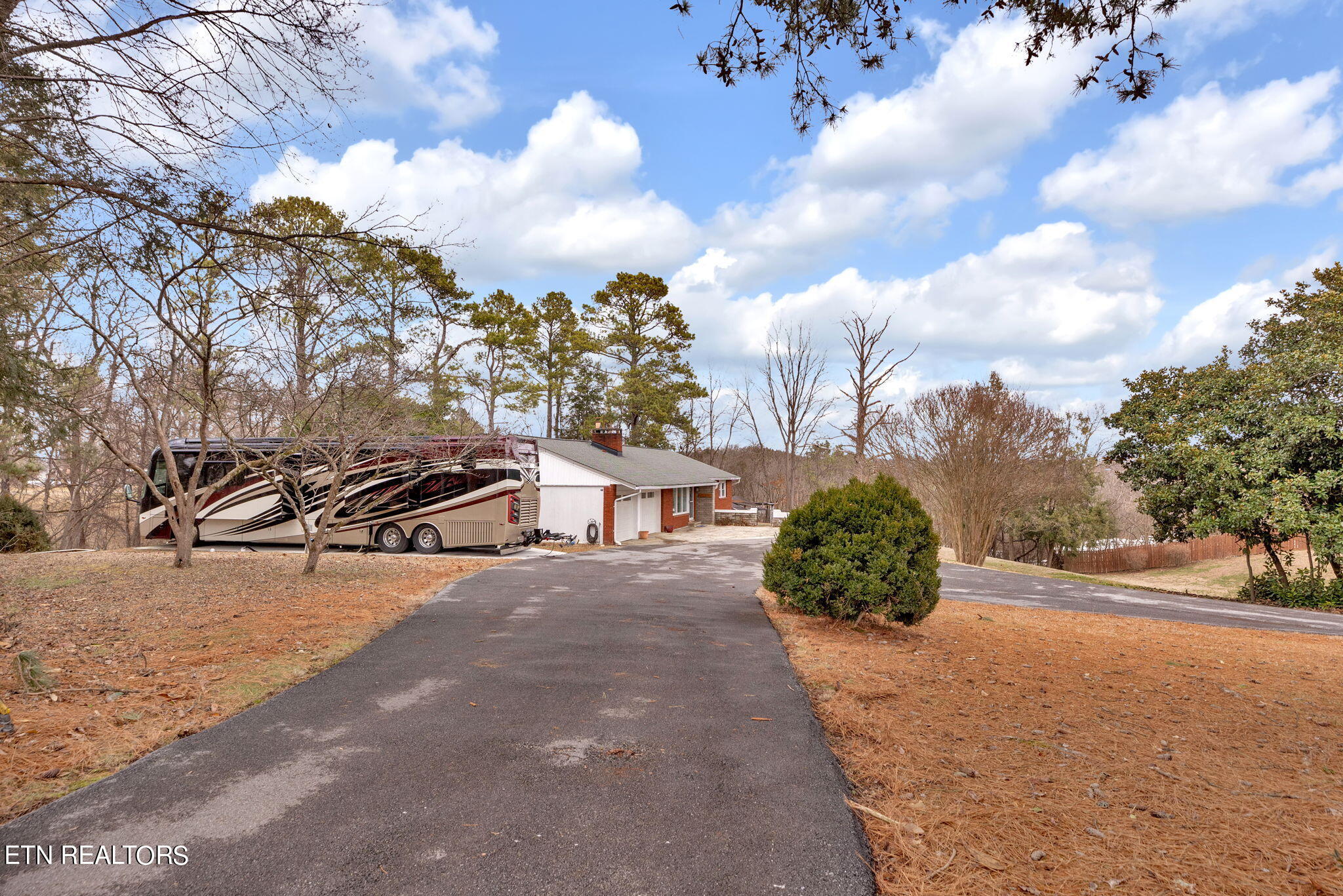 209 N Riverview Circle