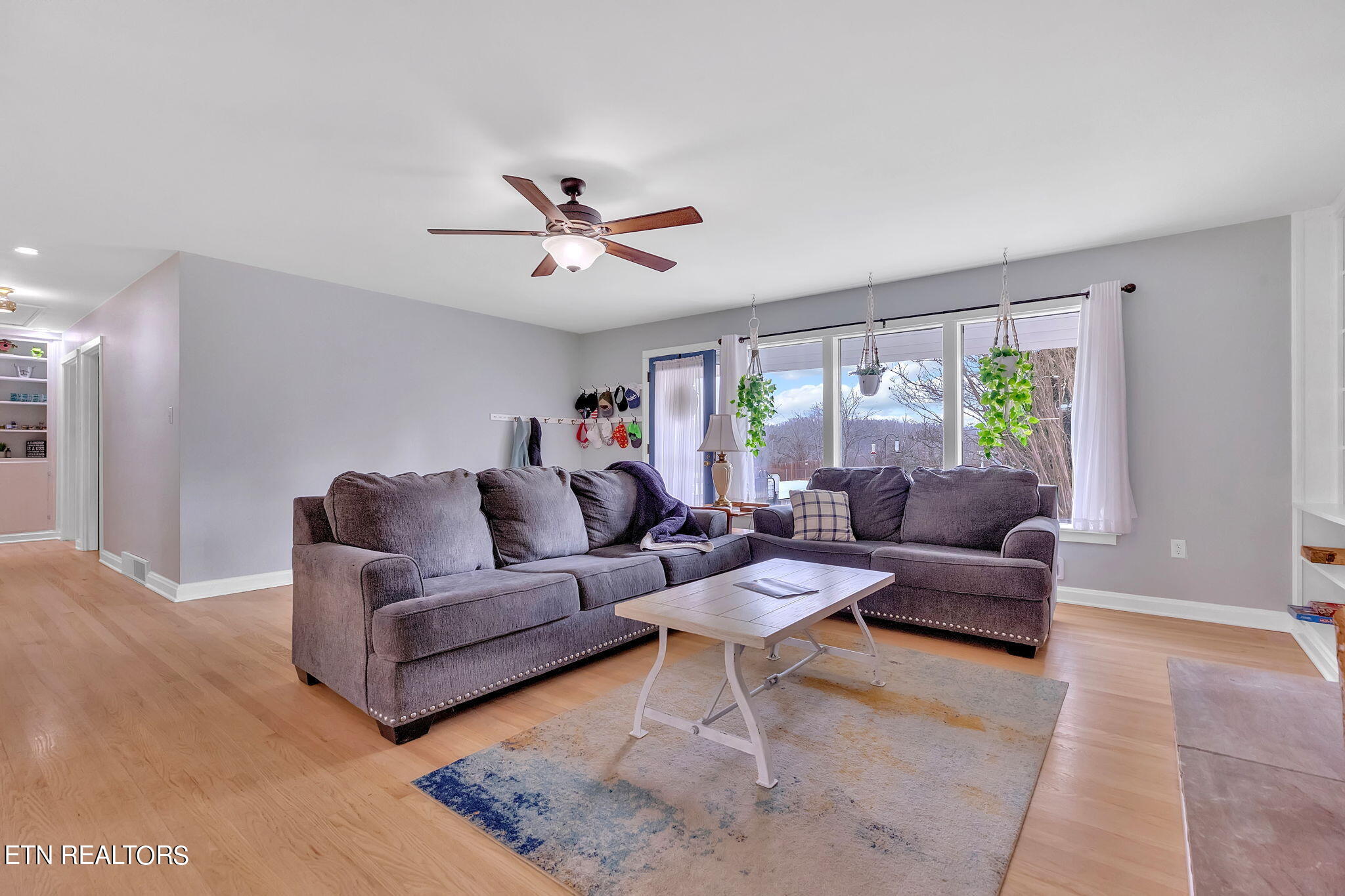 209 N Riverview Circle