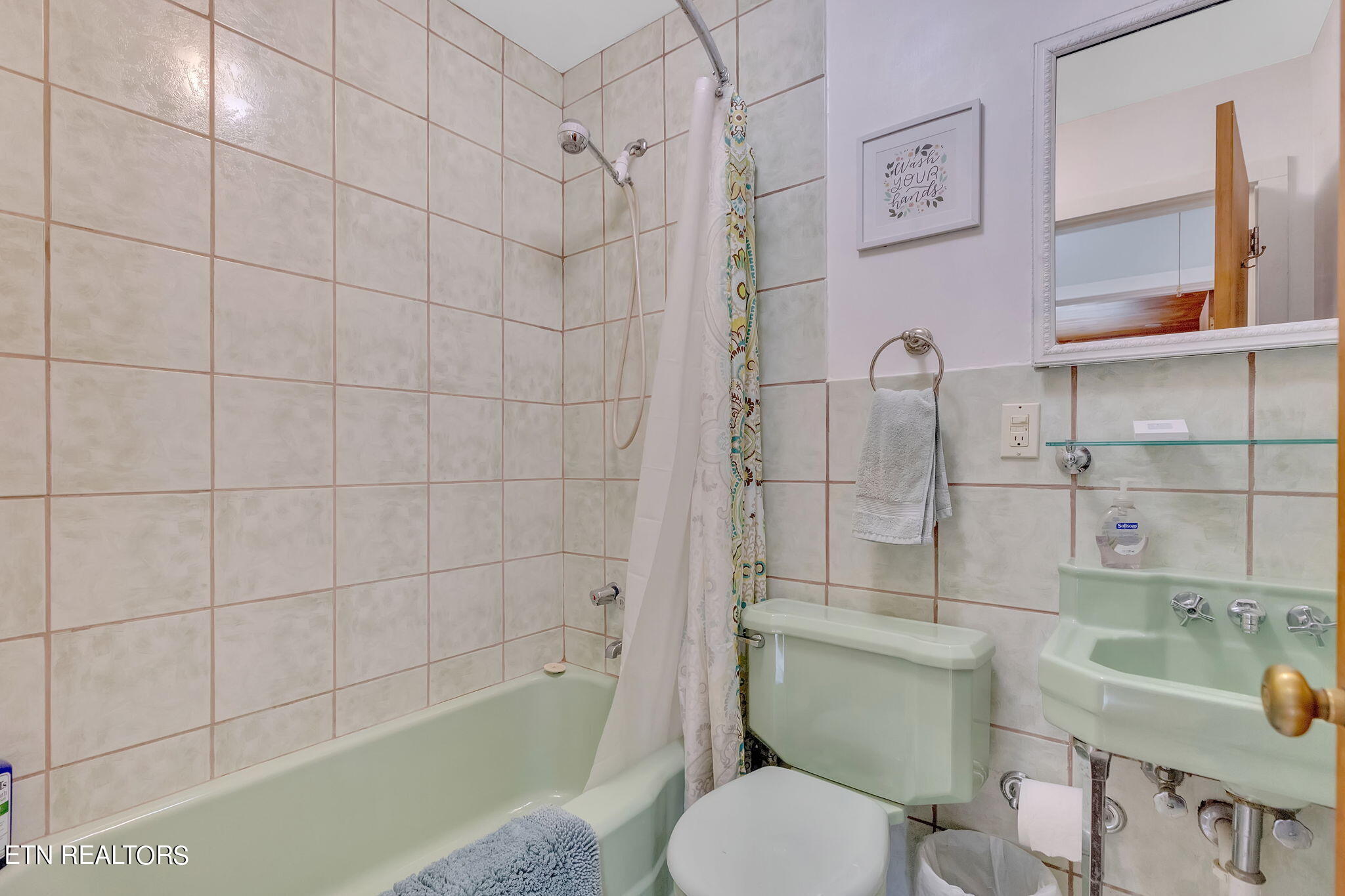 209 N Riverview Circle