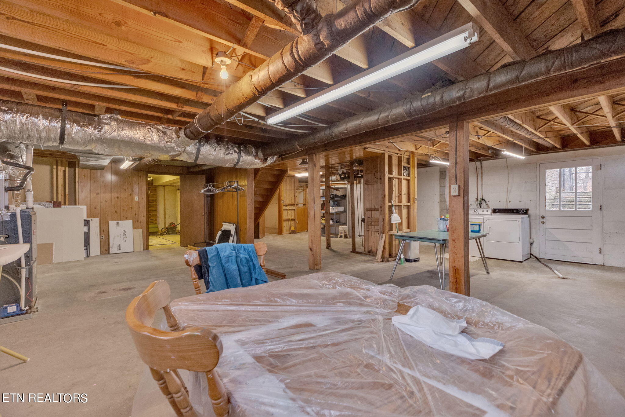 209 N Riverview Circle