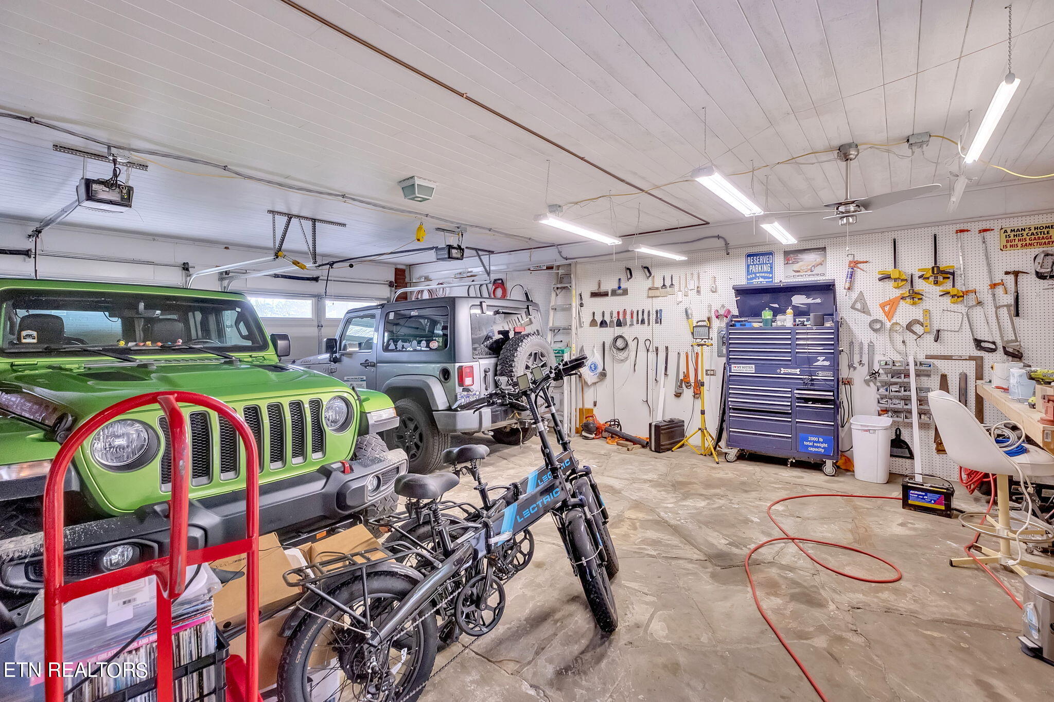 209 N Riverview Circle