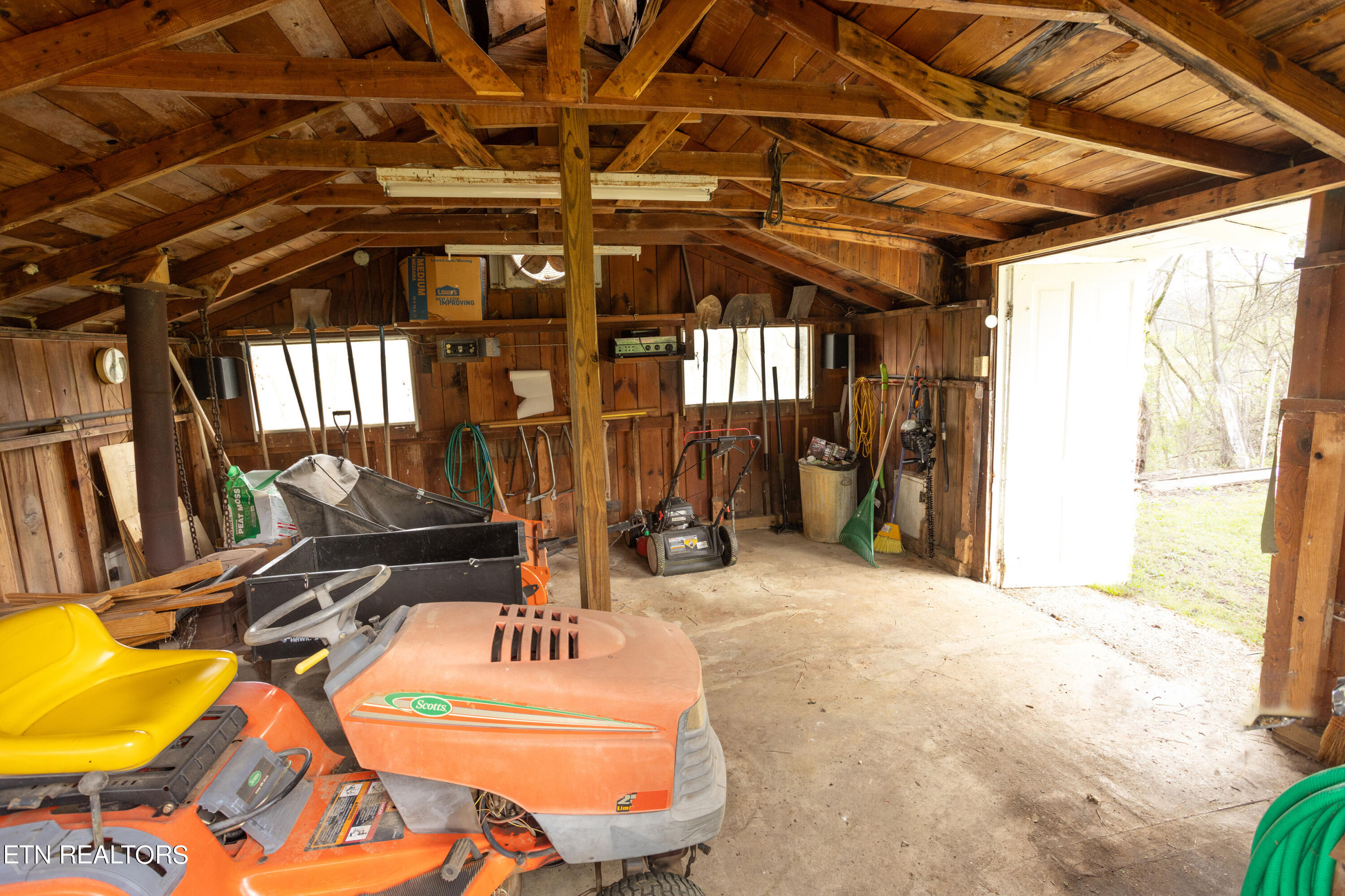 209 N Riverview Circle