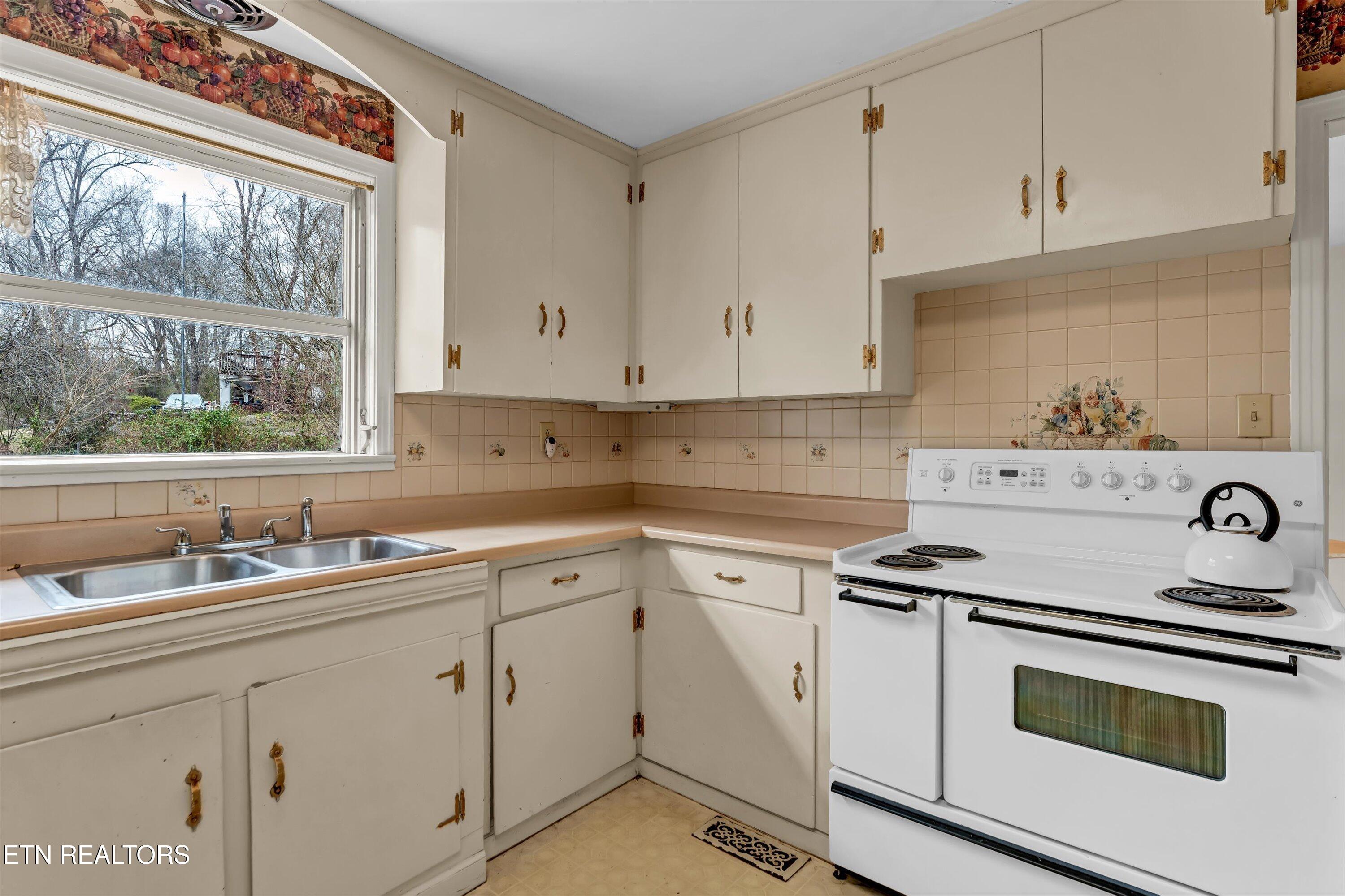 5819 Holston Hills Rd