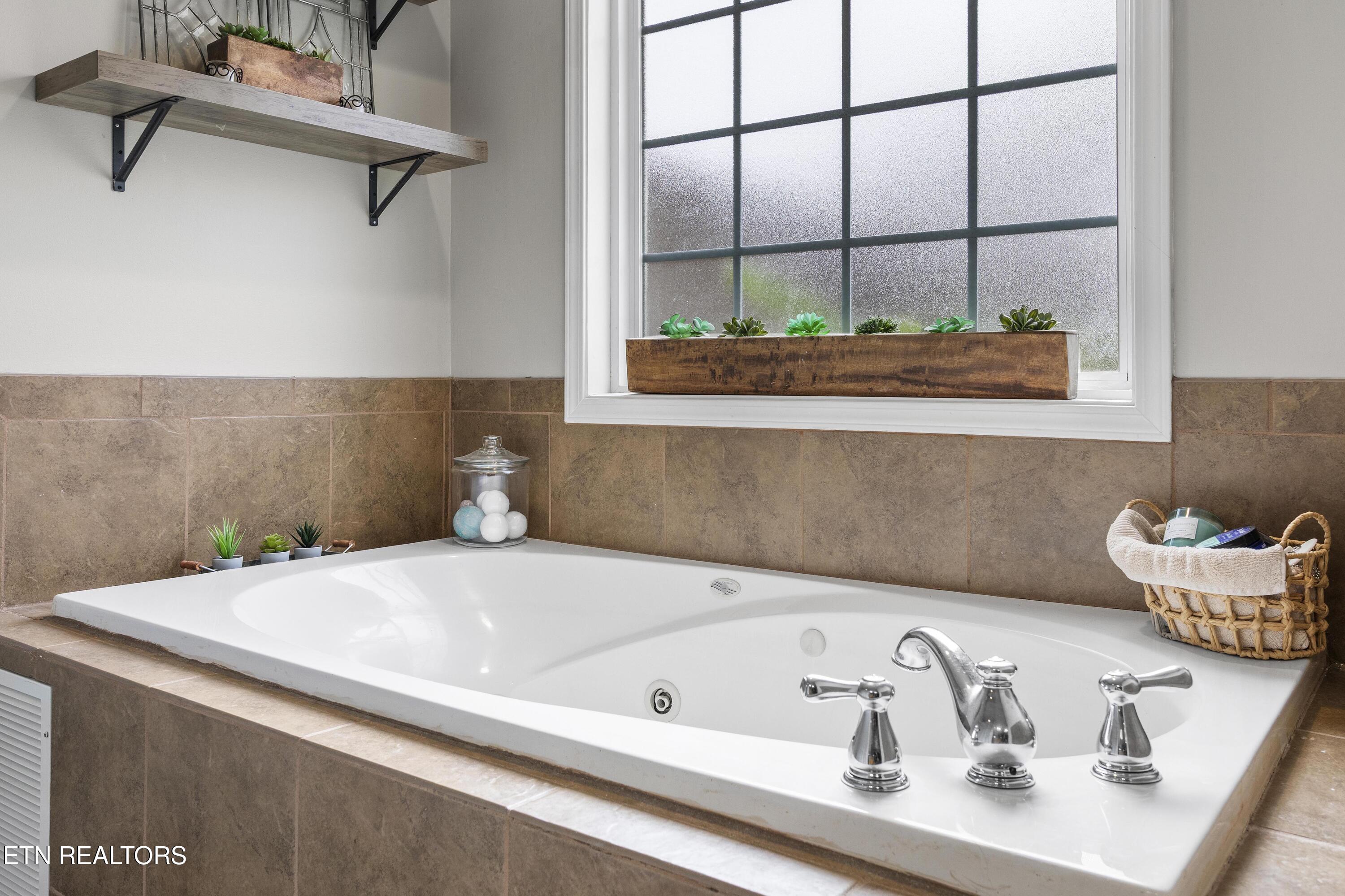 918 Thunder Creek Drive