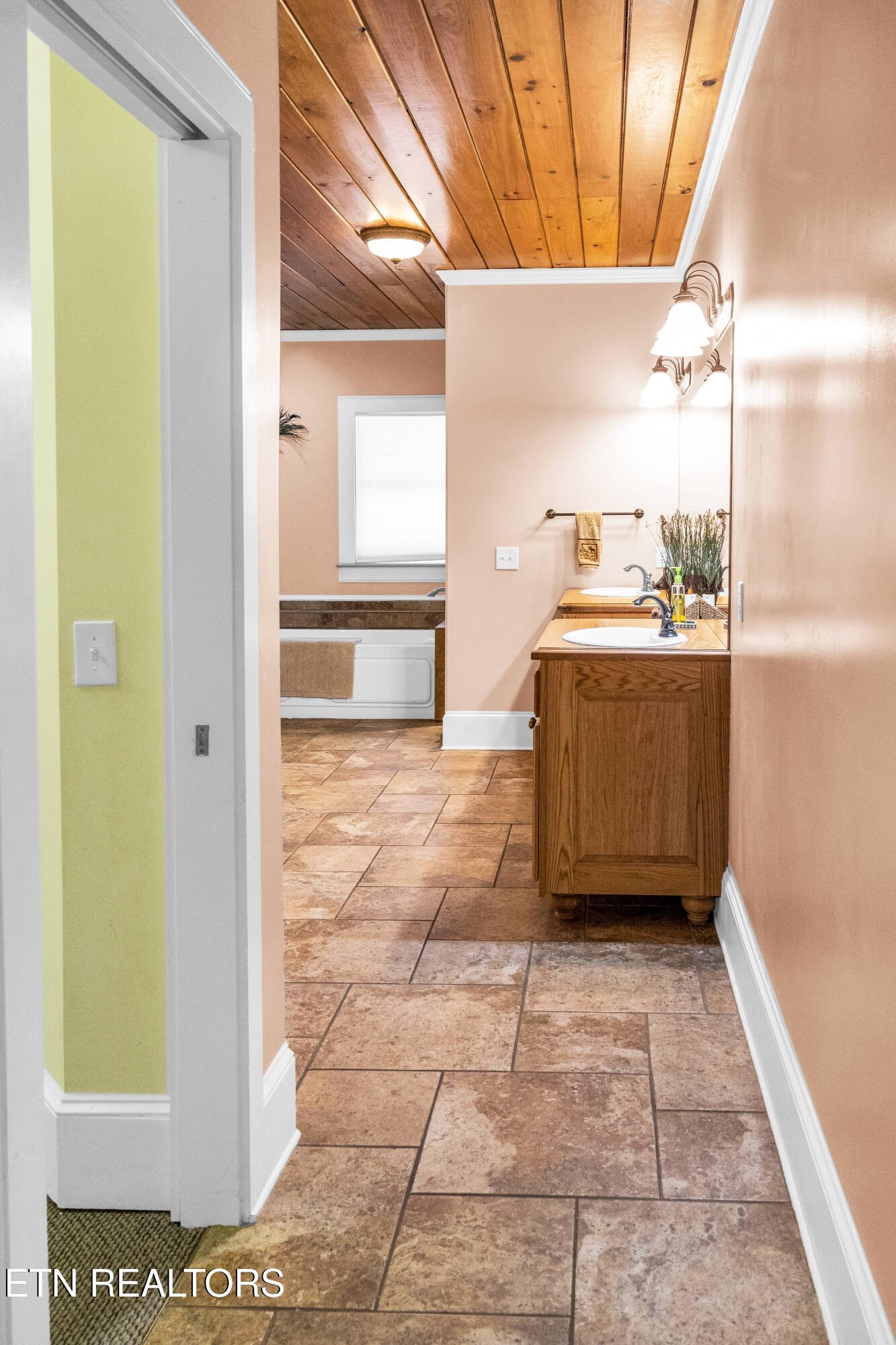 128 Rafter Rd