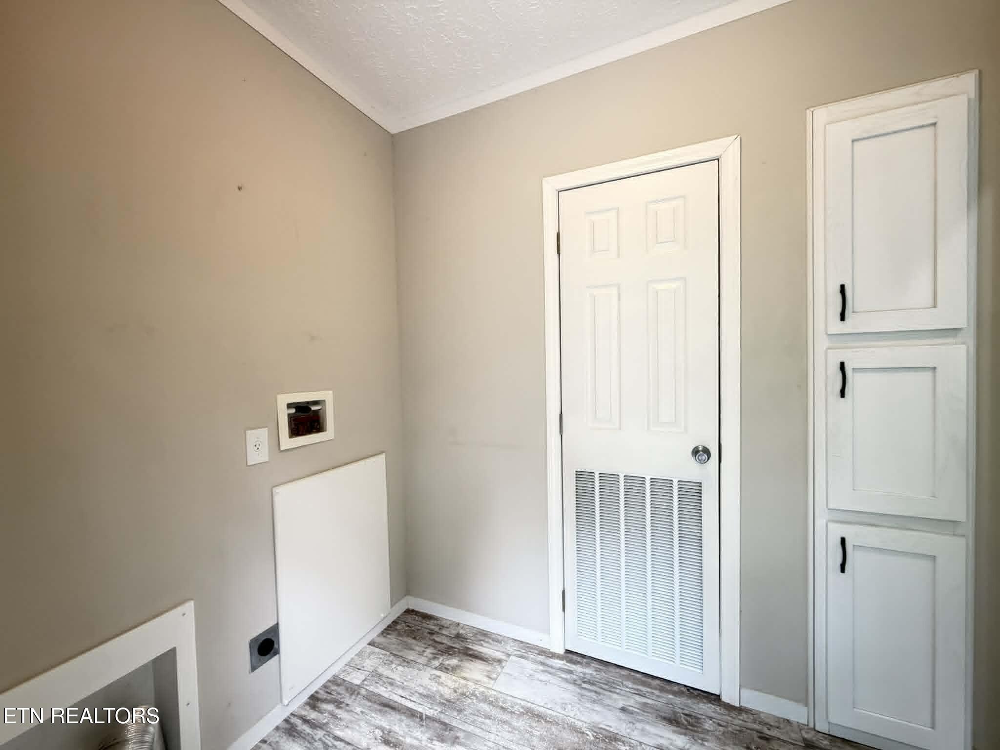 381 Dixon Rd