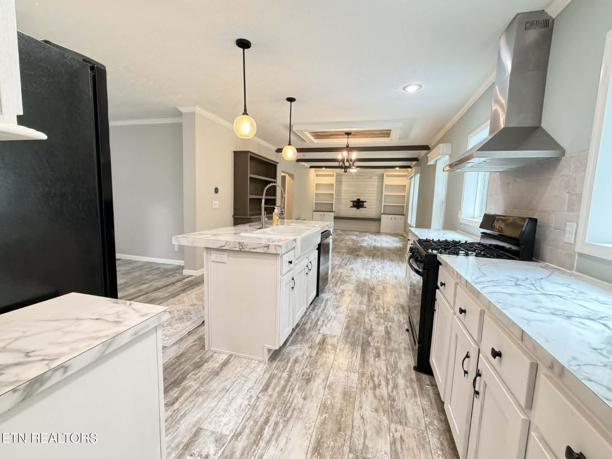 381 Dixon Rd