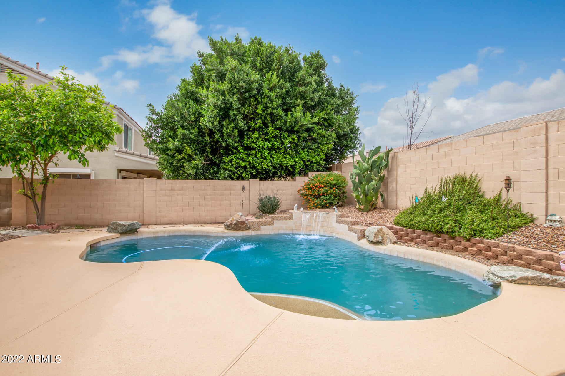 5296 W MURIEL Drive
