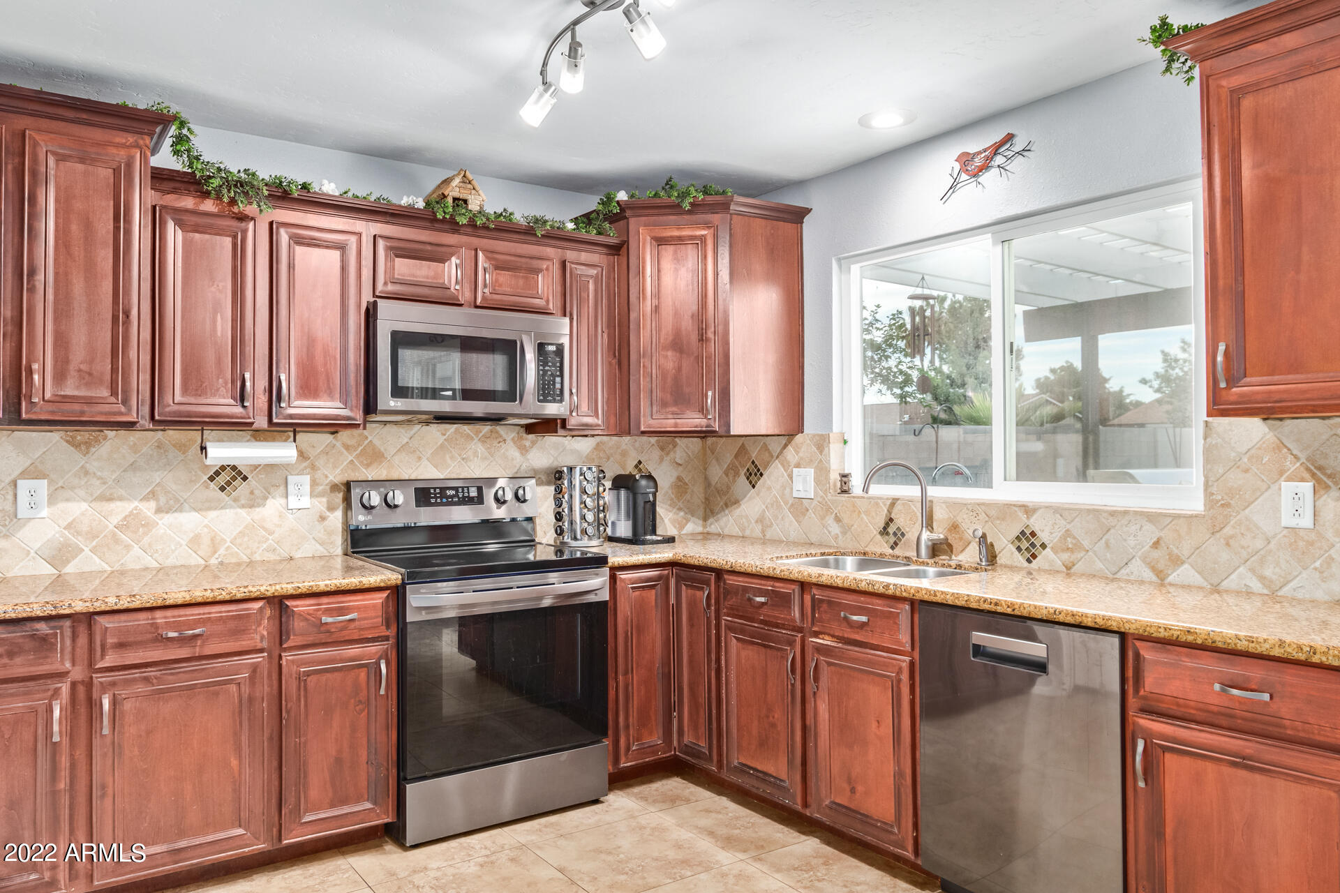 1504 W MARLBORO Drive