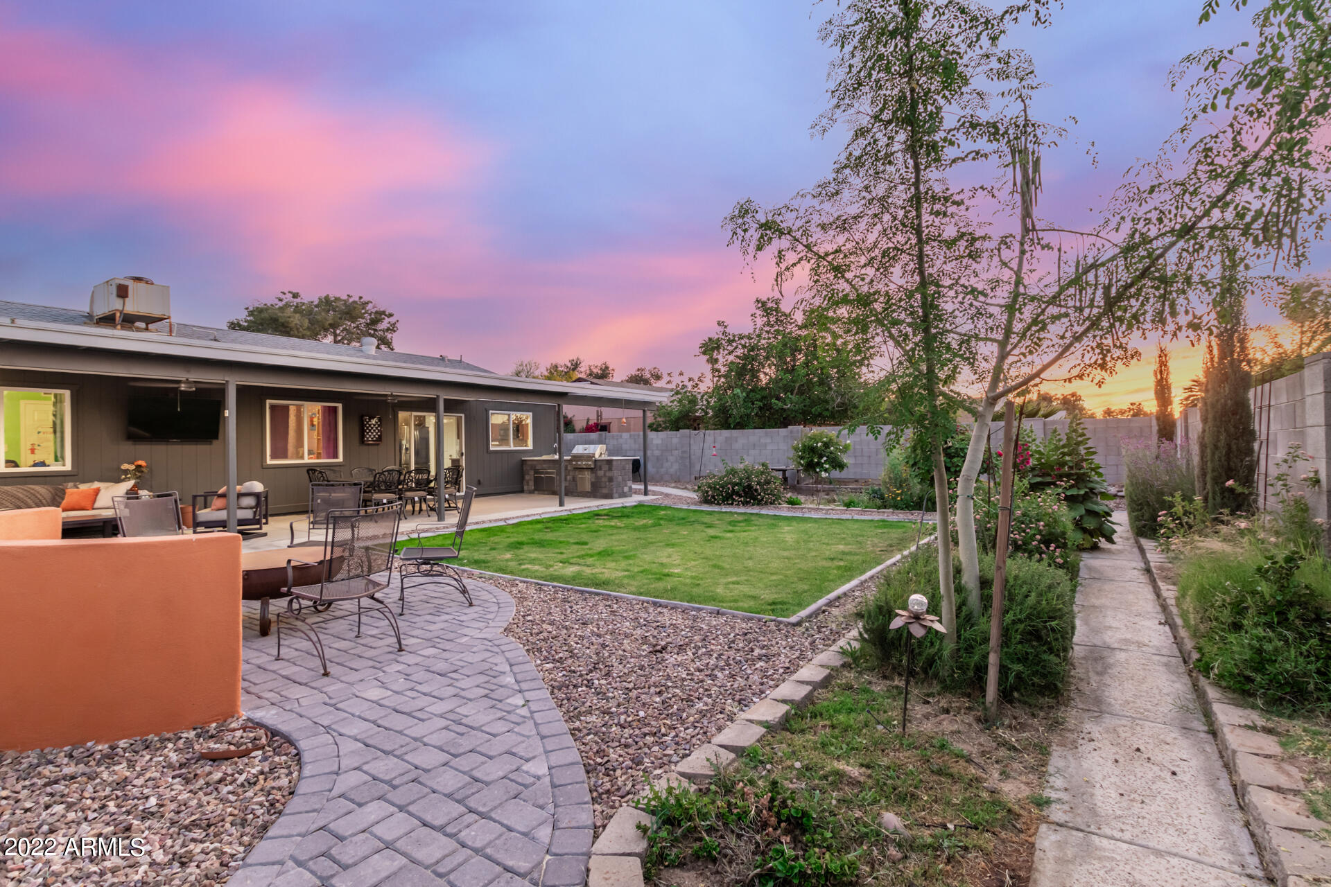 1504 W MARLBORO Drive