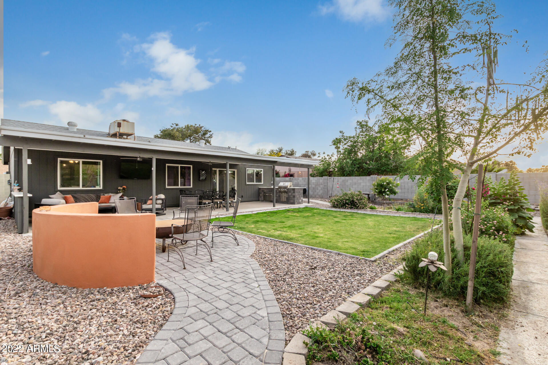 1504 W MARLBORO Drive