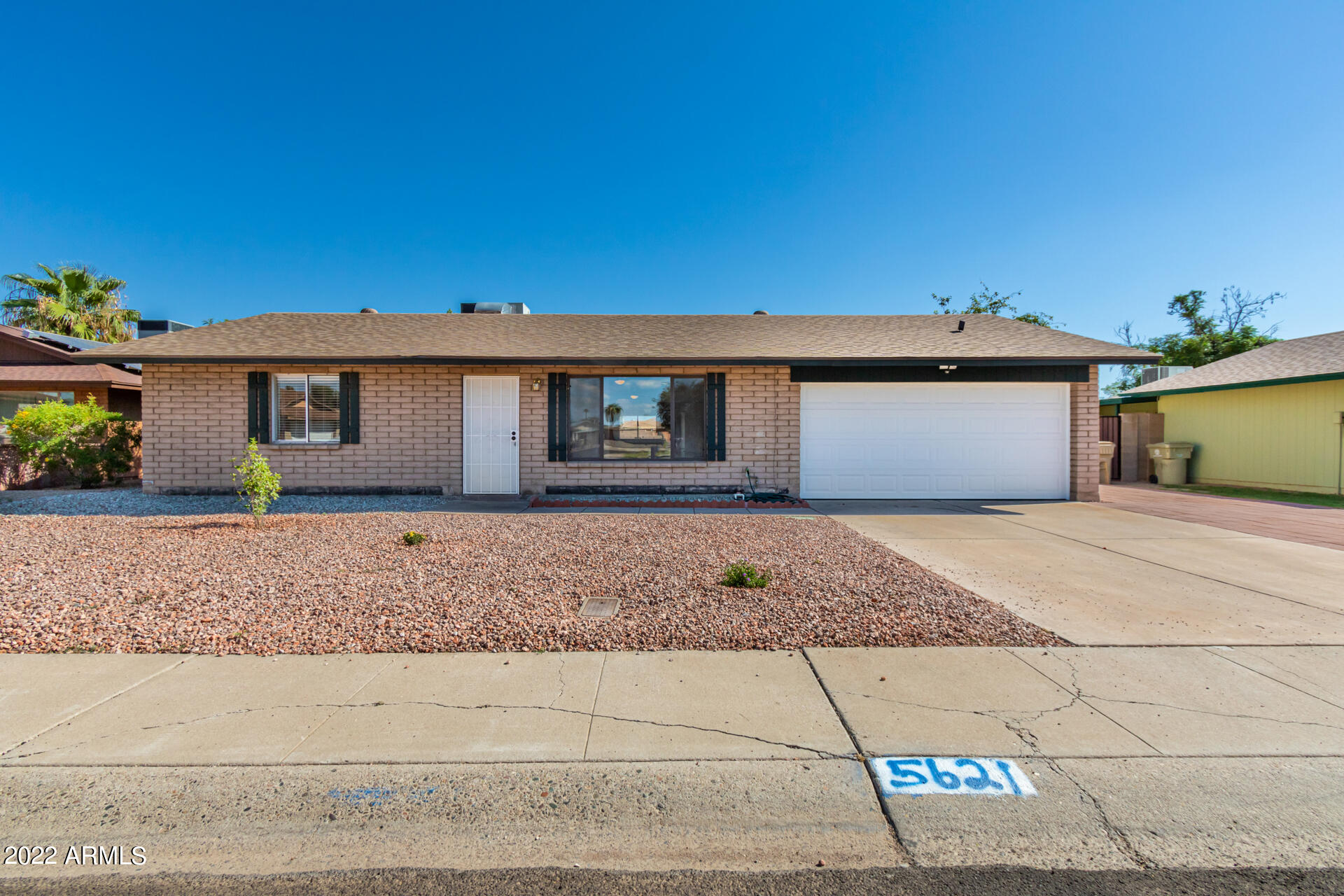 5621 W GREENBRIAR Drive