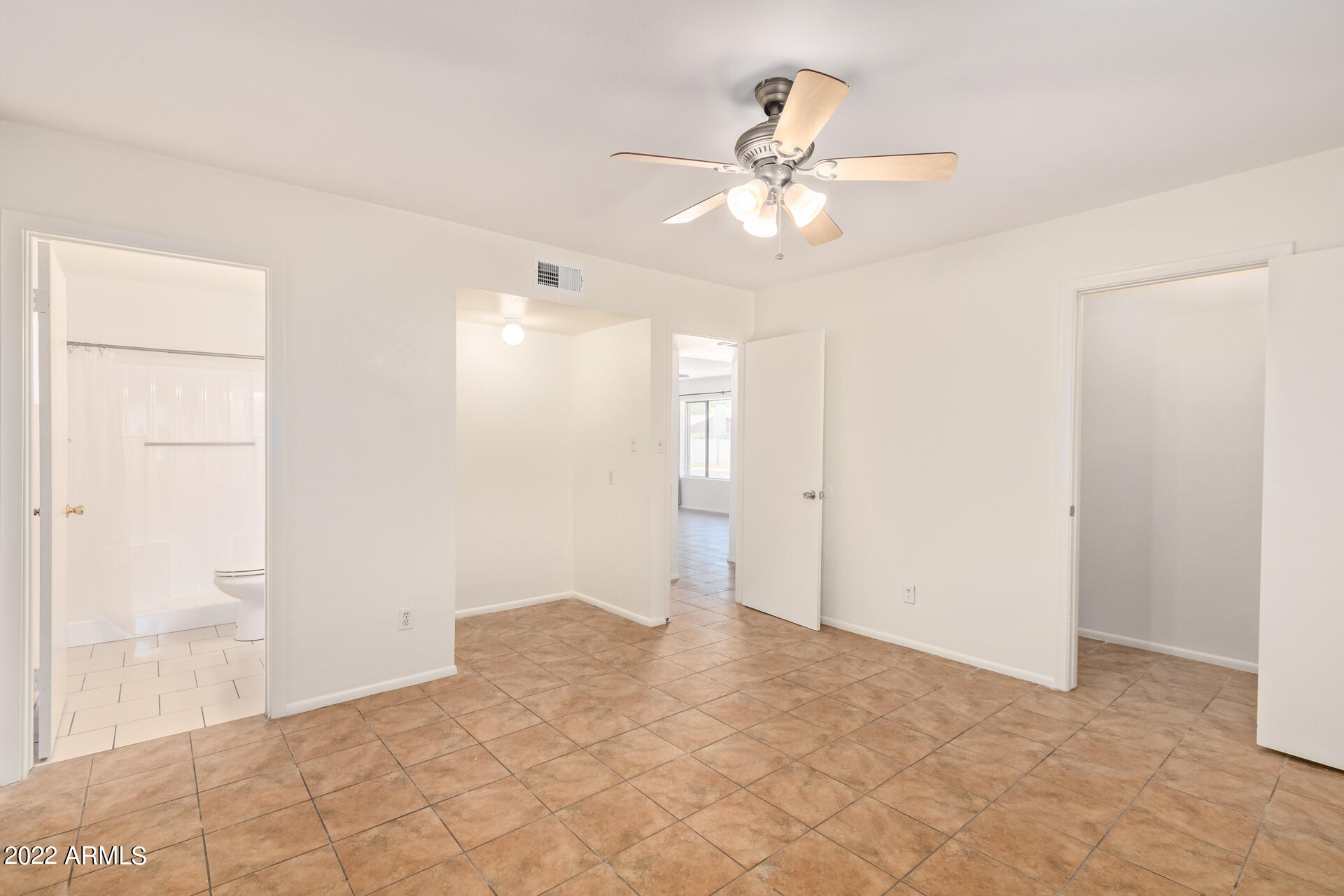 5621 W GREENBRIAR Drive