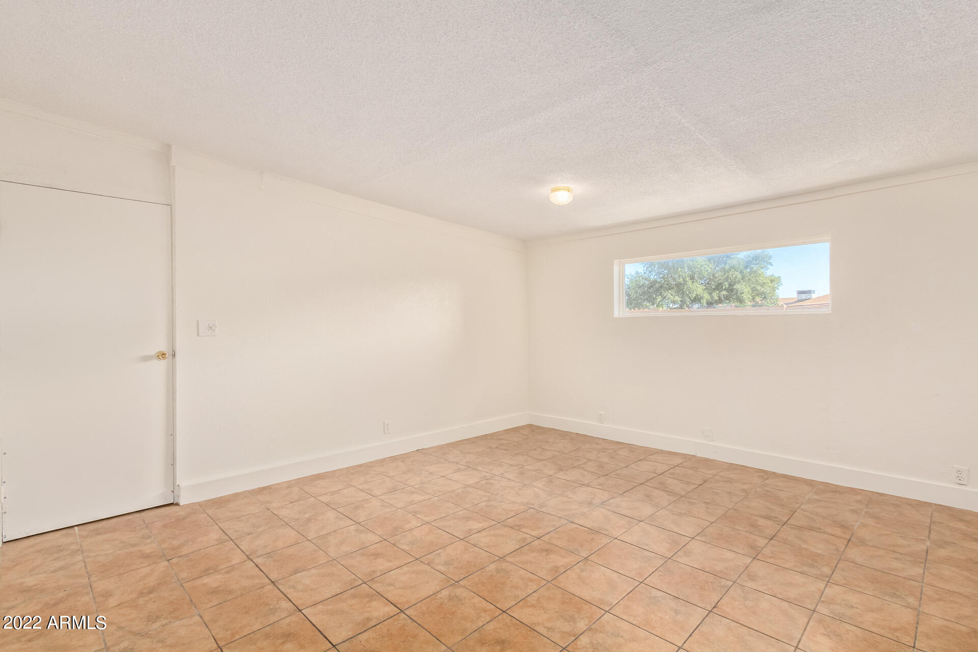5621 W GREENBRIAR Drive