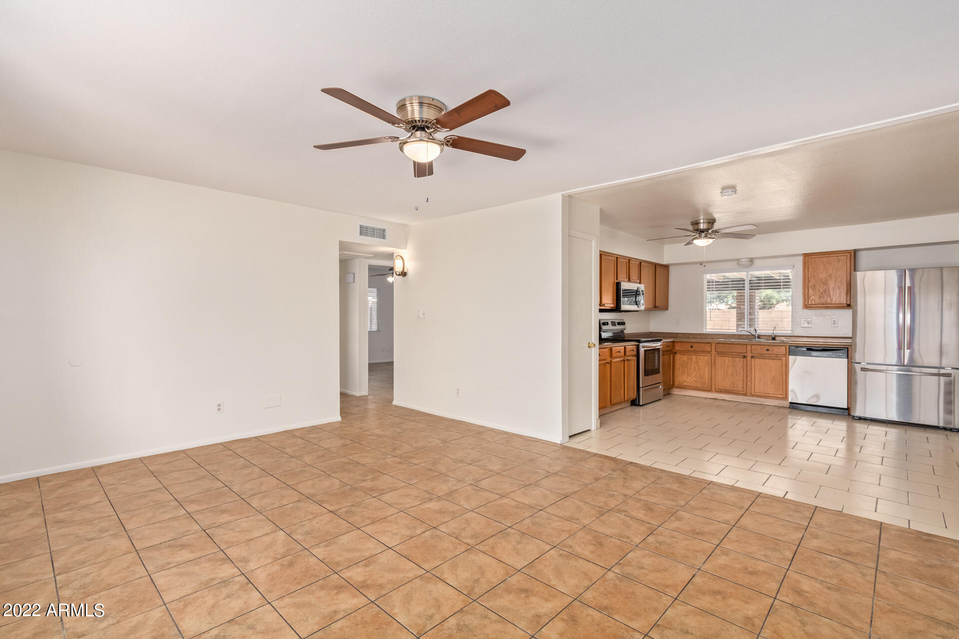 5621 W GREENBRIAR Drive