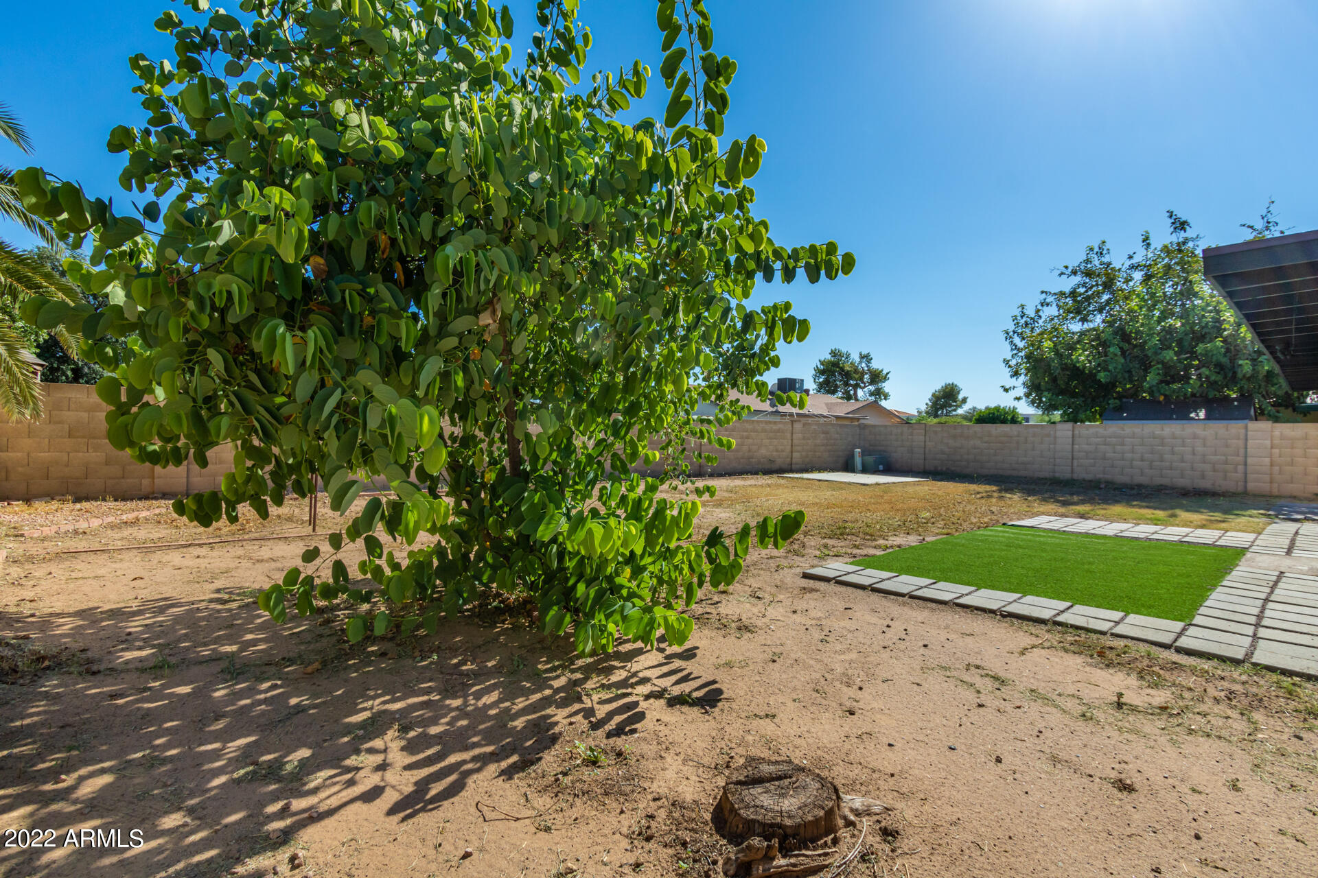 5621 W GREENBRIAR Drive