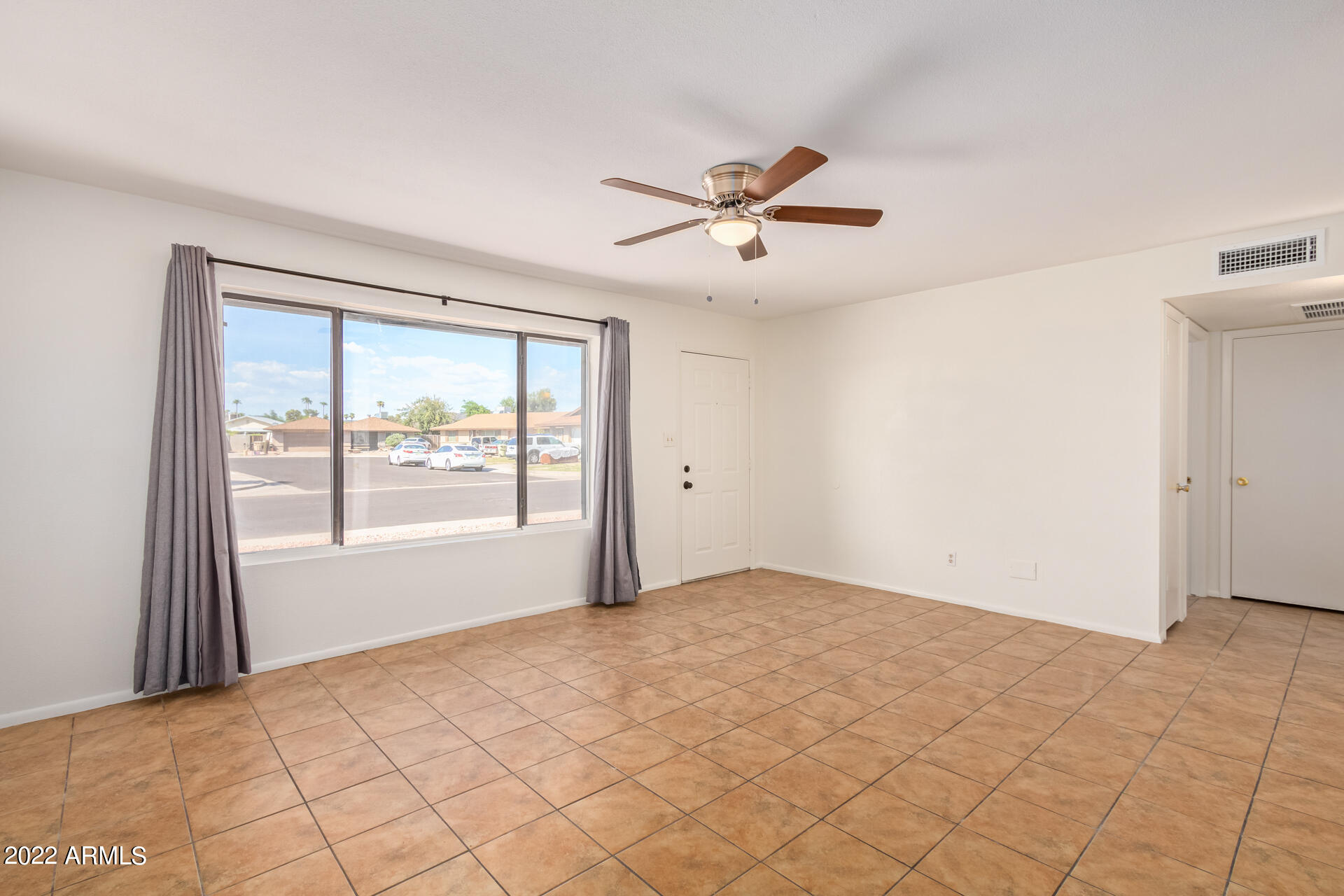 5621 W GREENBRIAR Drive