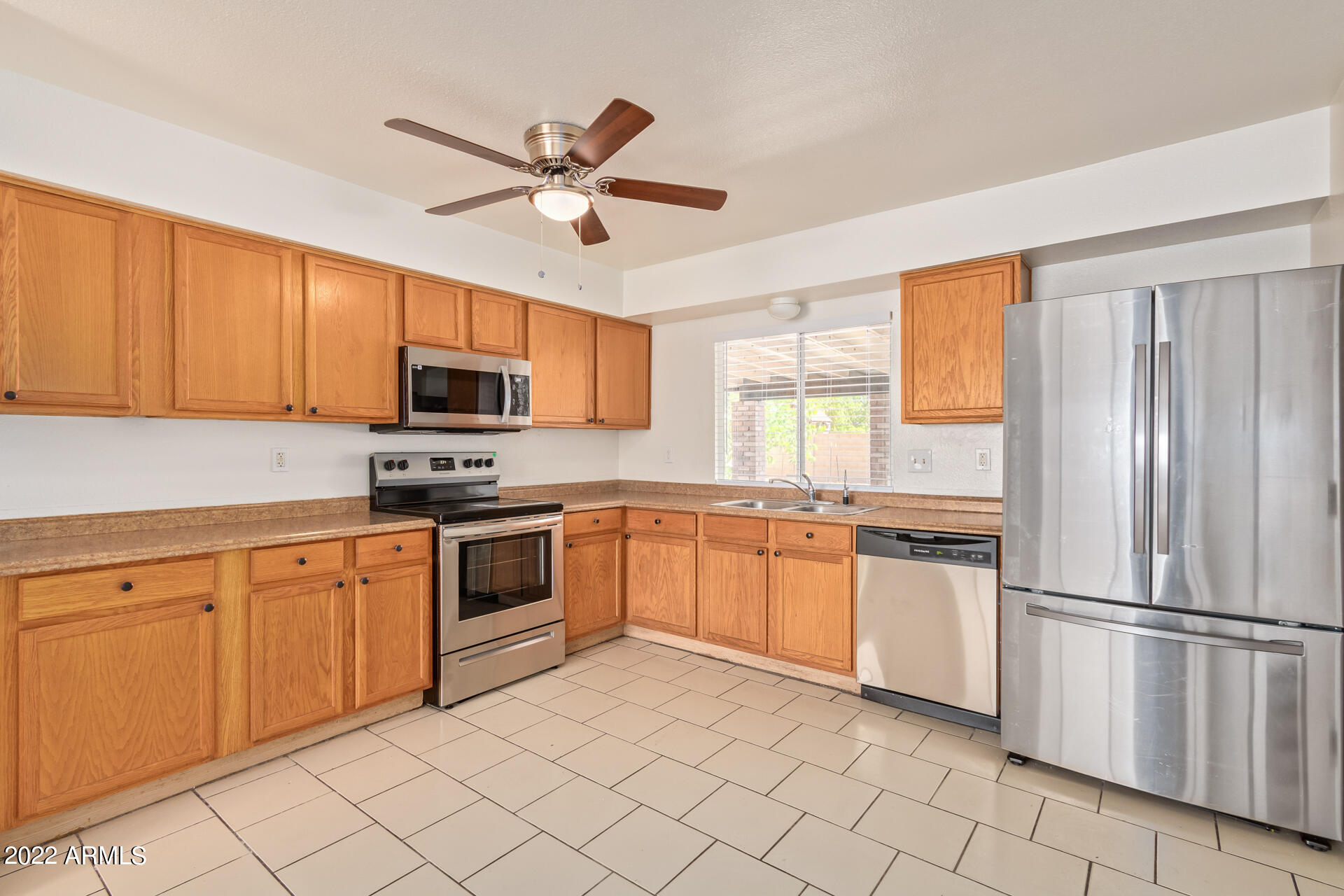 5621 W GREENBRIAR Drive