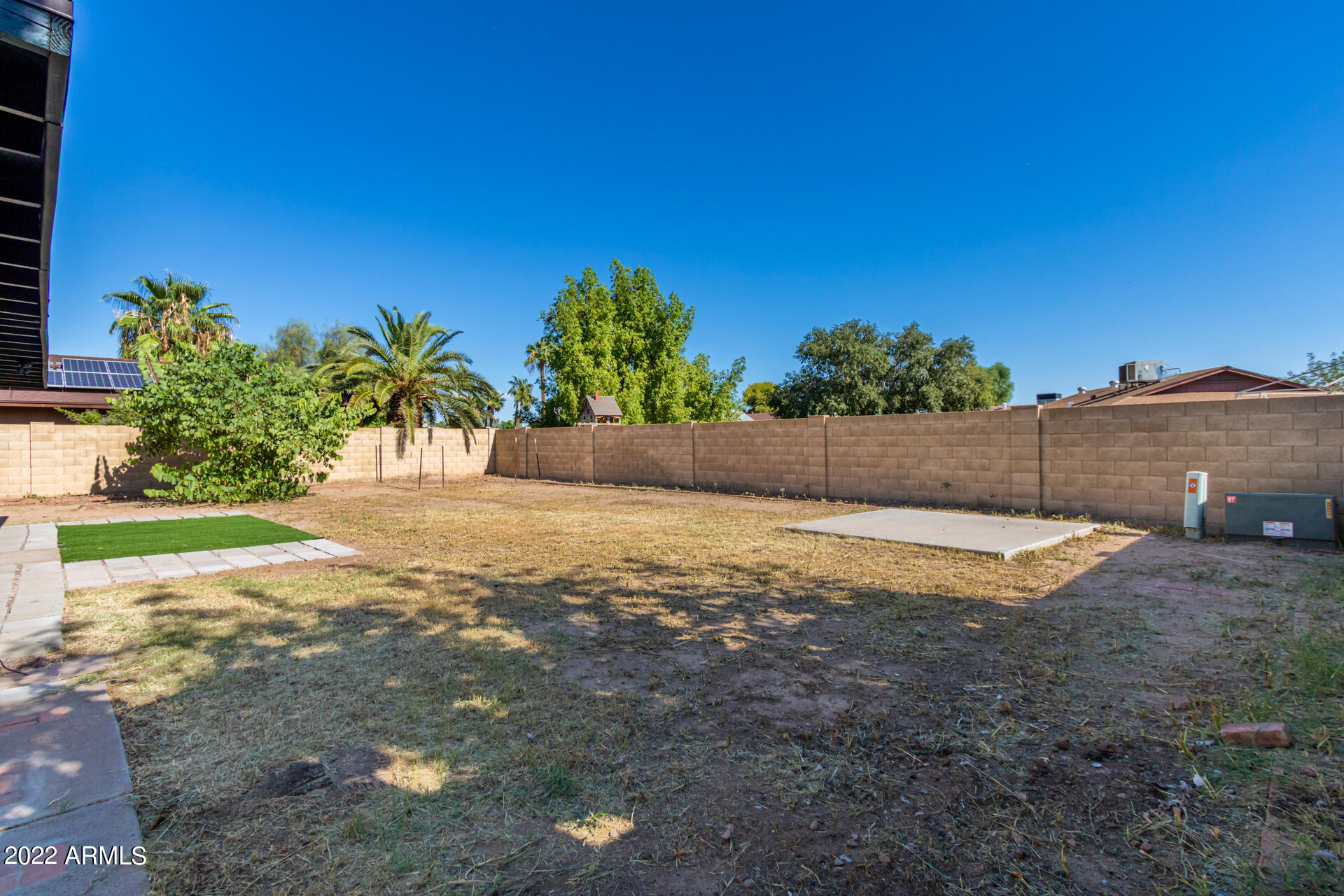 5621 W GREENBRIAR Drive