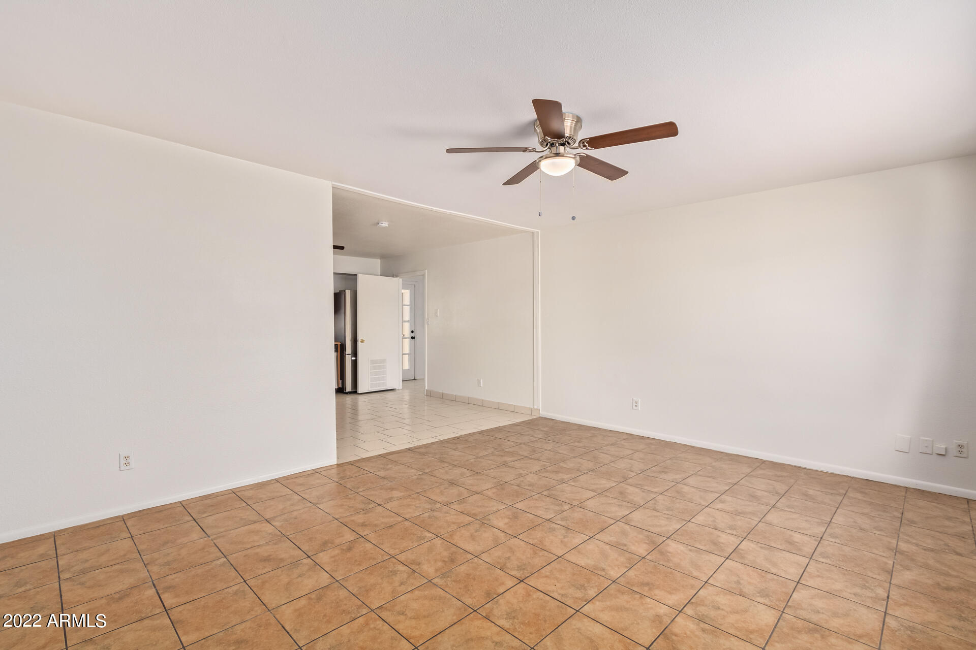 5621 W GREENBRIAR Drive