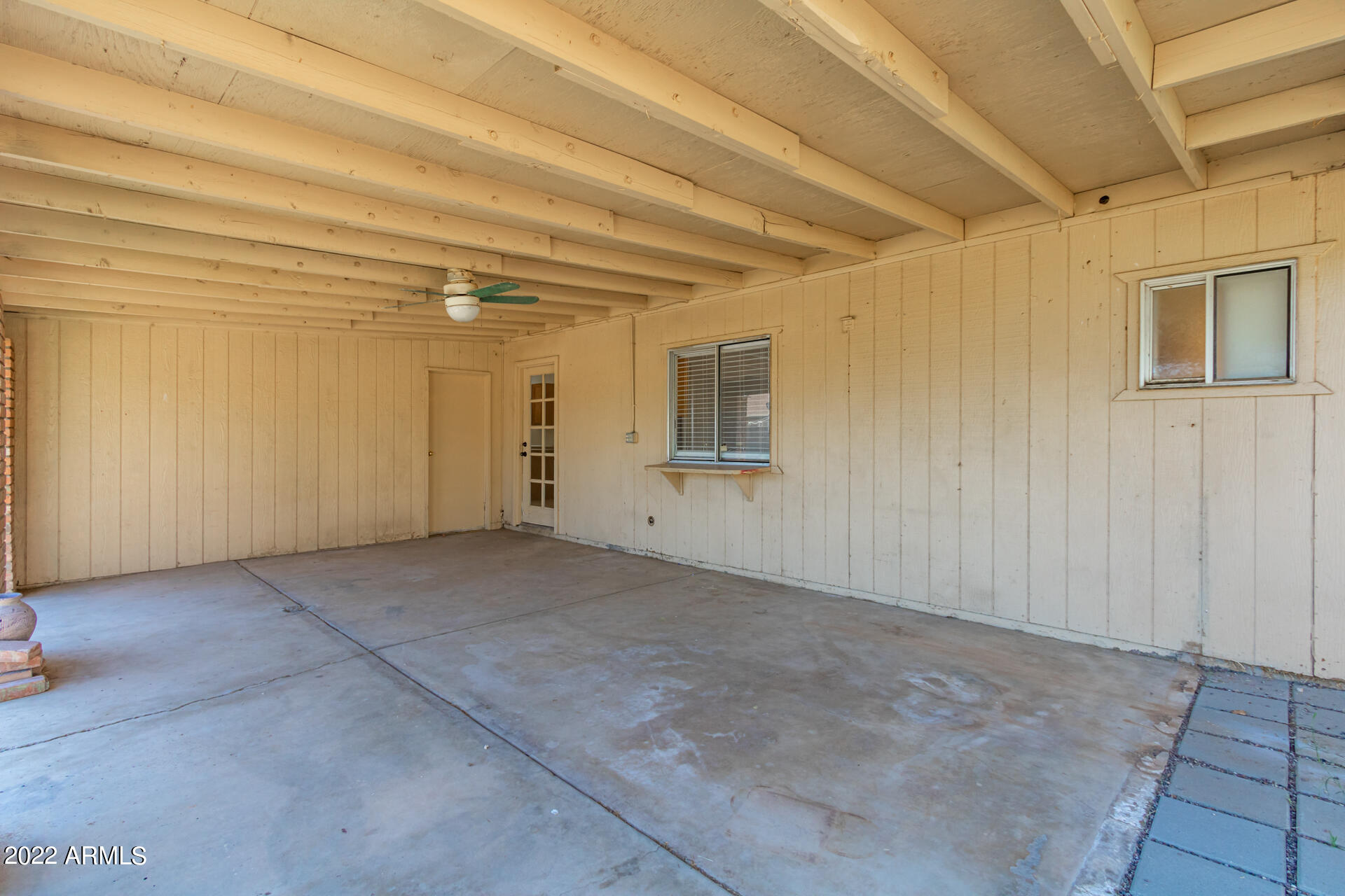 5621 W GREENBRIAR Drive