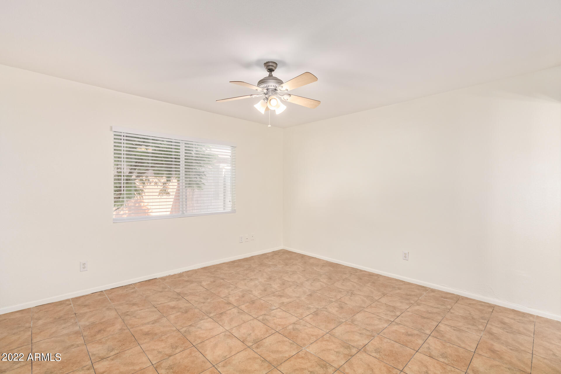 5621 W GREENBRIAR Drive