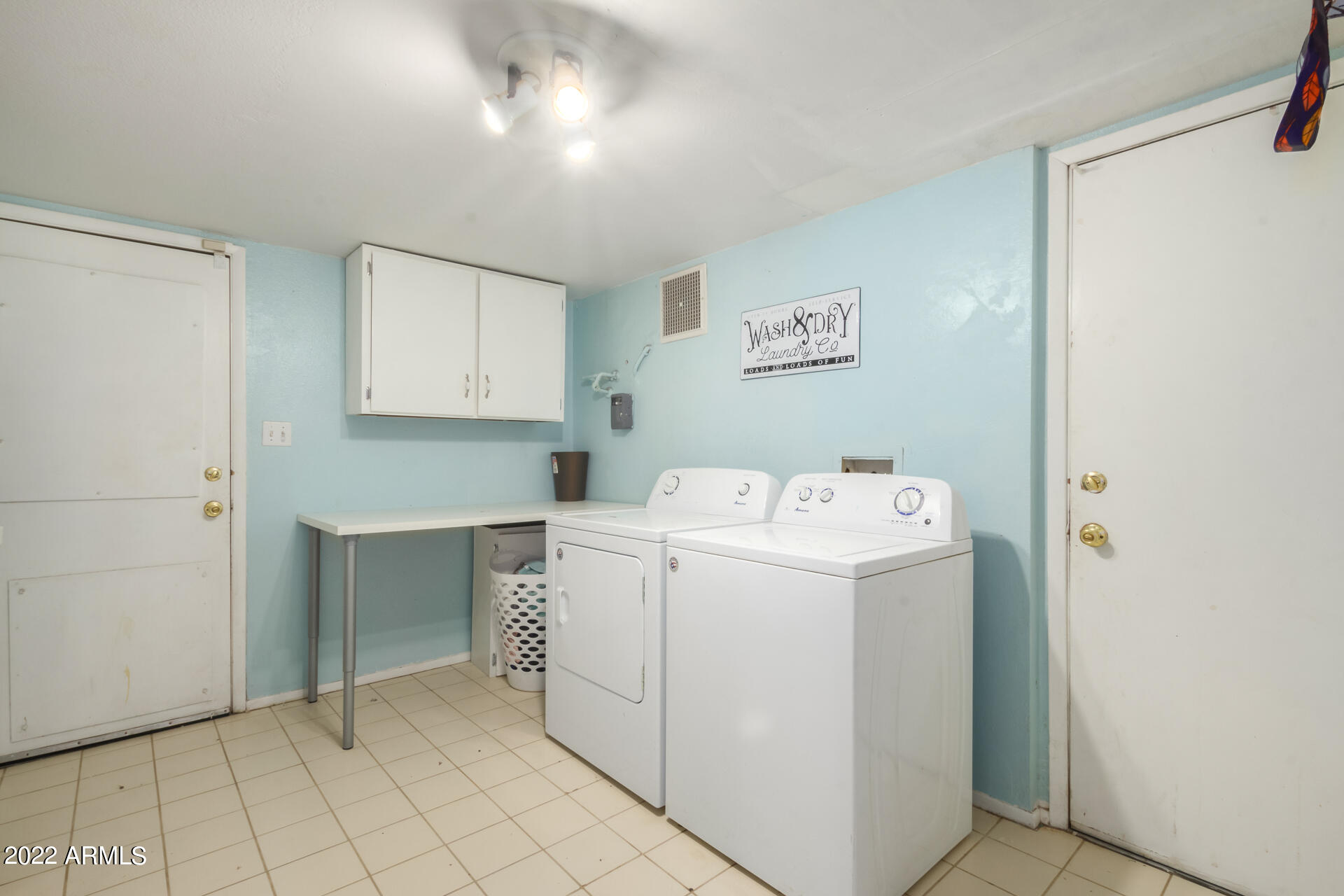 1329 W LAGUNA AZUL Avenue