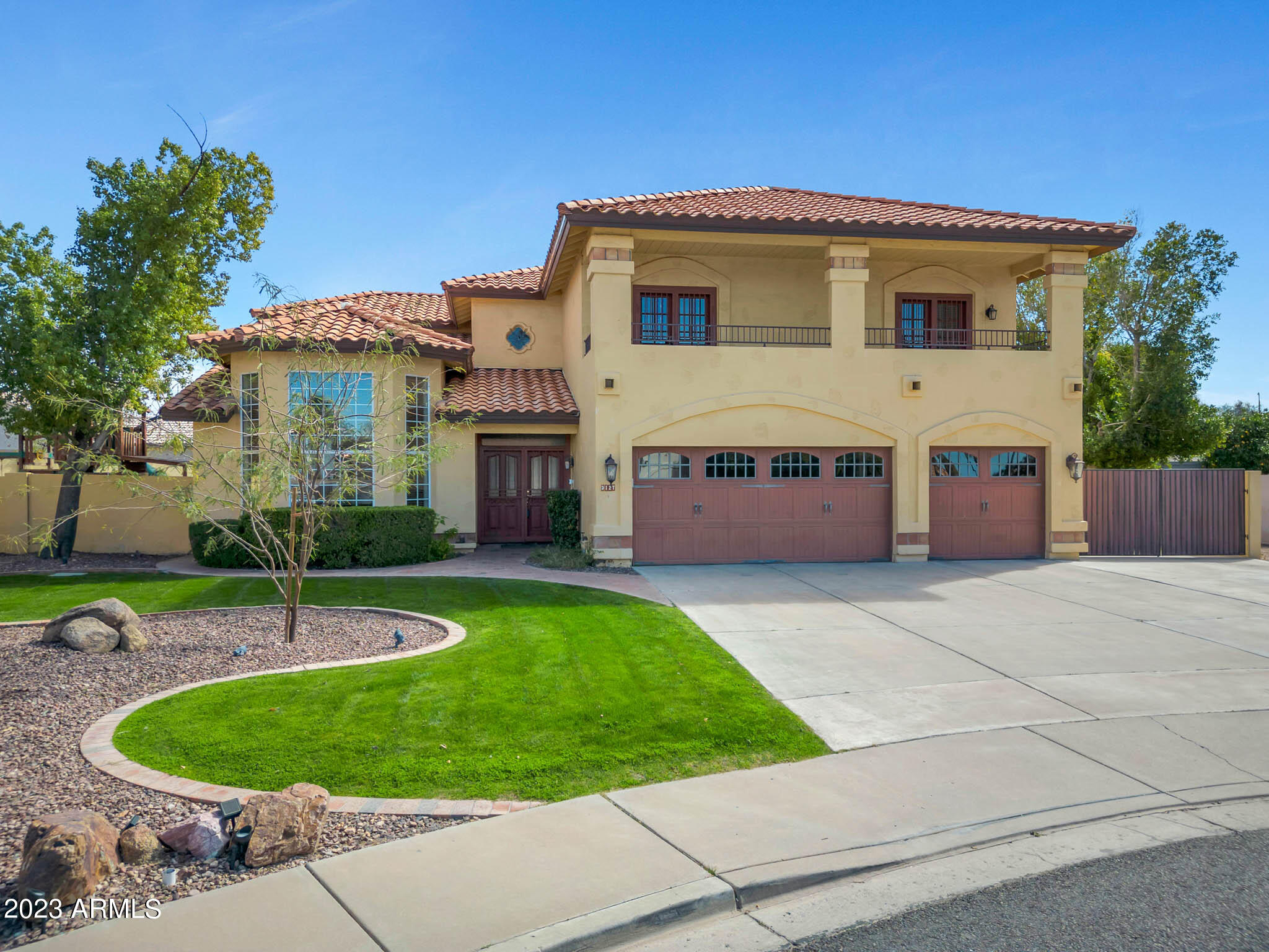 3127 E Menlo Street