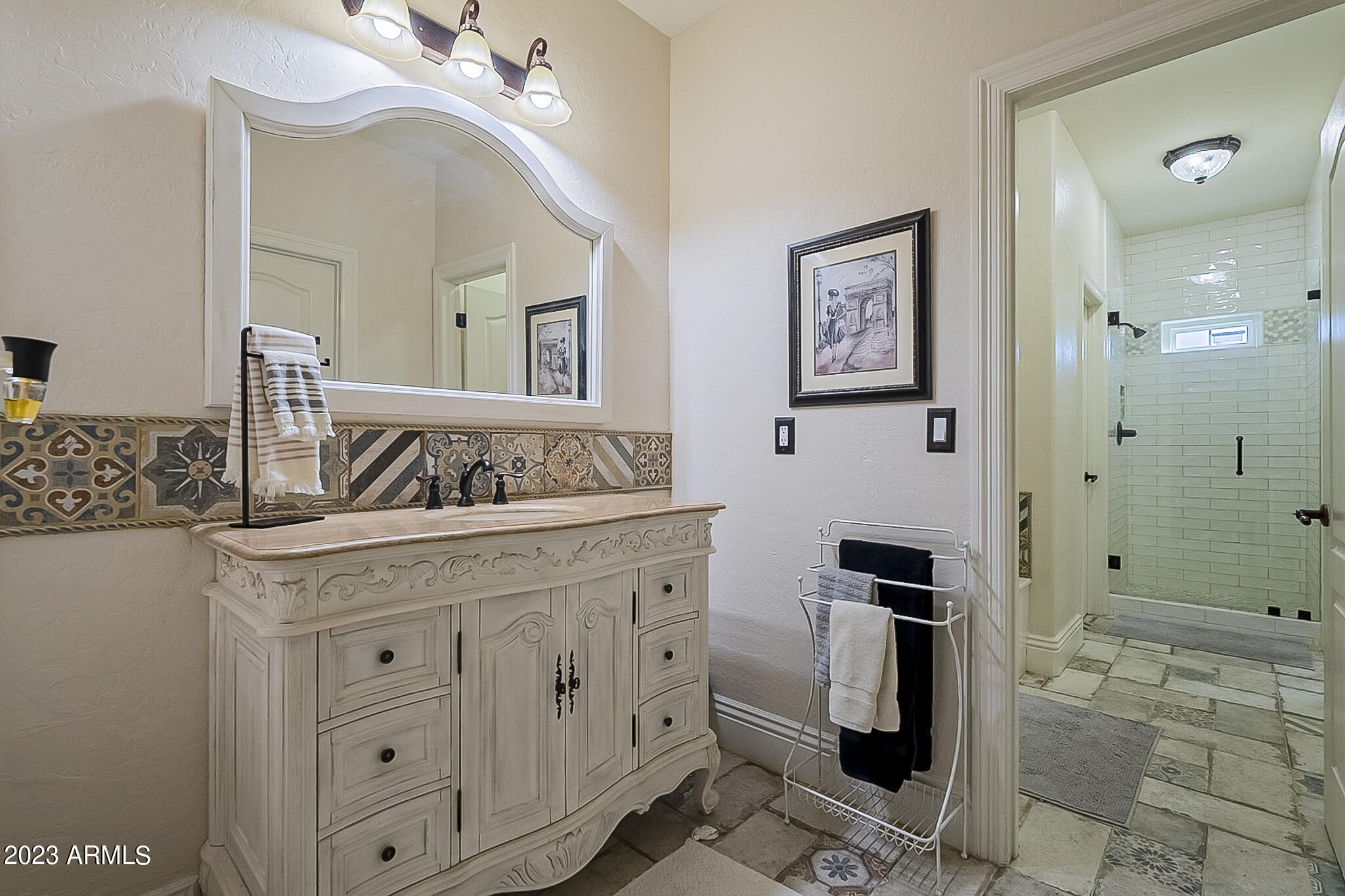3227 E ENCANTO Street