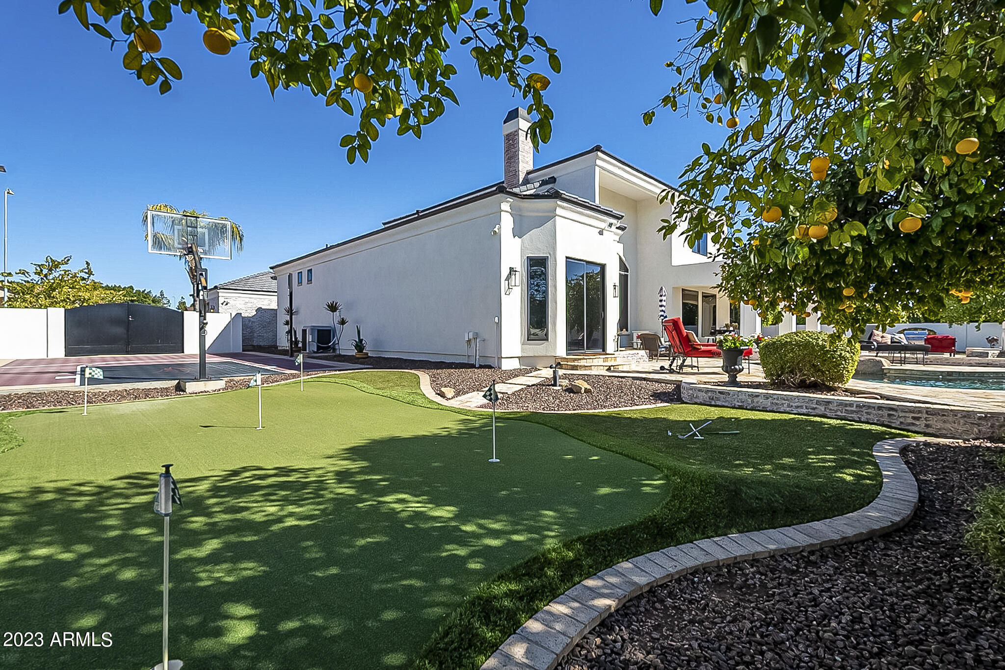 3227 E ENCANTO Street
