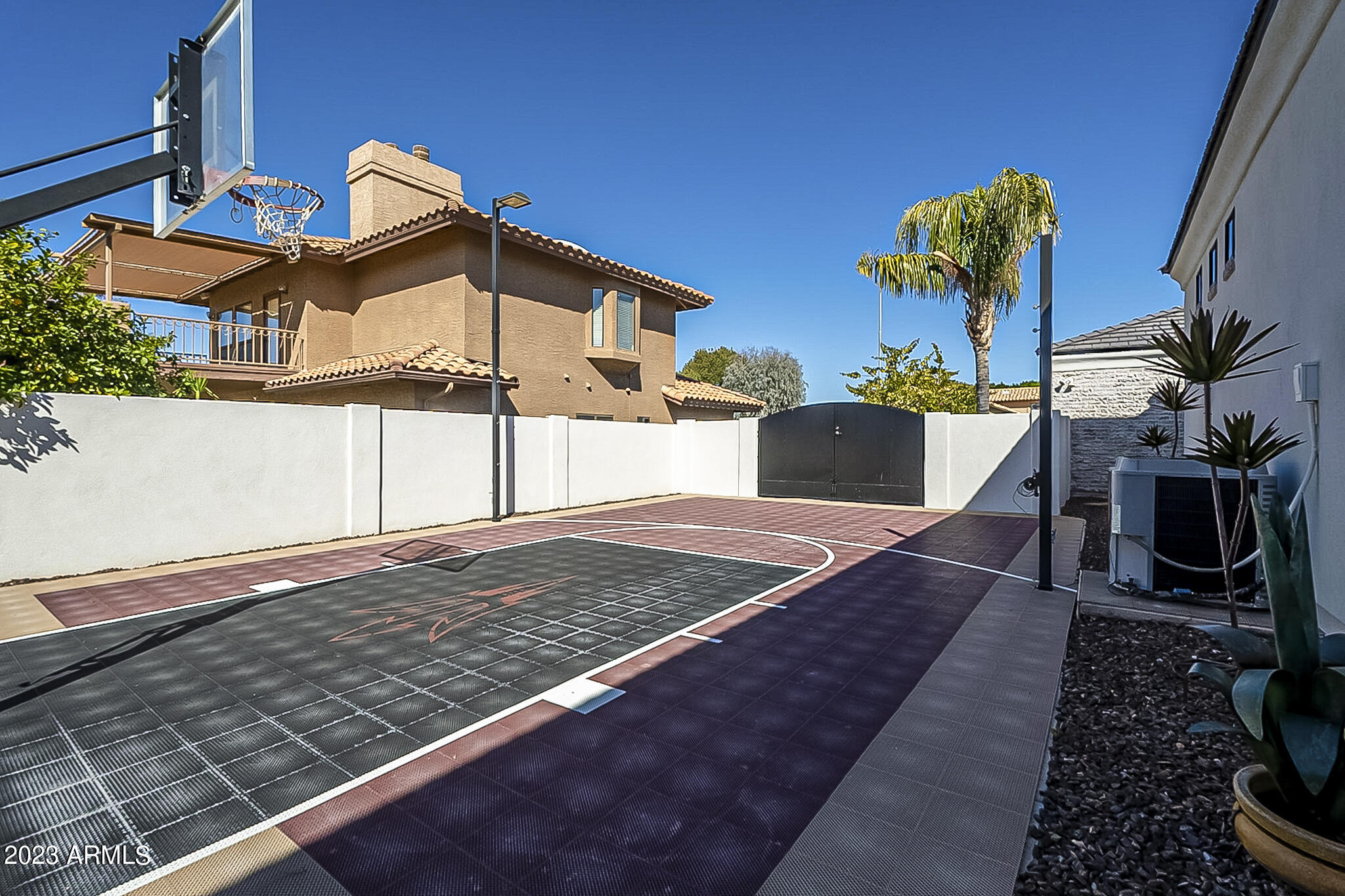 3227 E ENCANTO Street