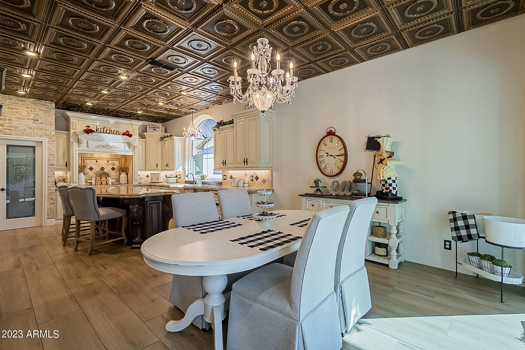 3227 E ENCANTO Street